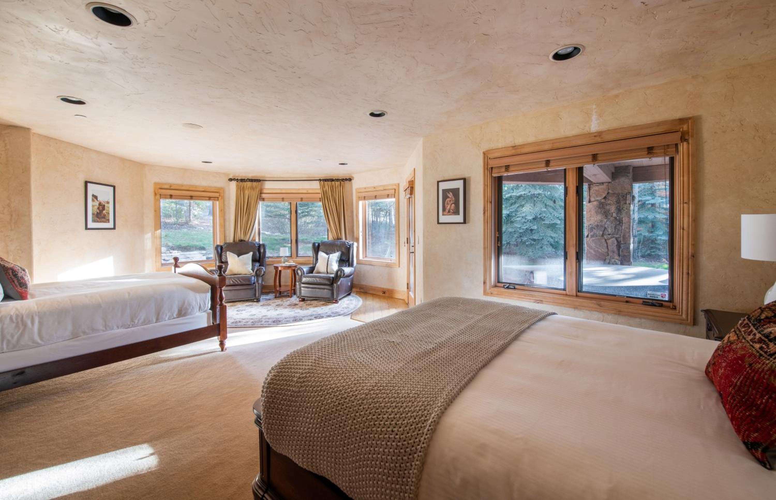 Cherry Ridge by AvantStay Incredible Mountain Mansion w Game Room Hot Tub Views
