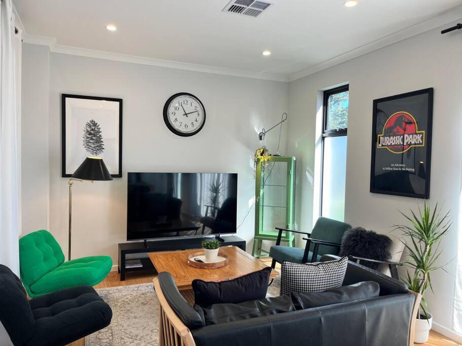 Sunny and Quiet Townhouse