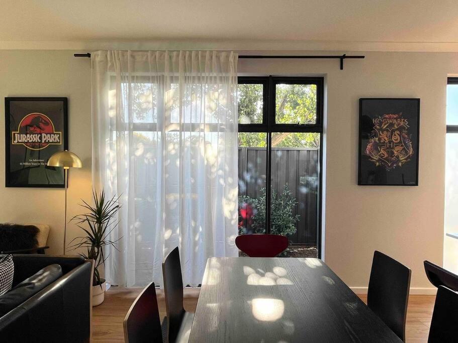 Sunny and Quiet Townhouse