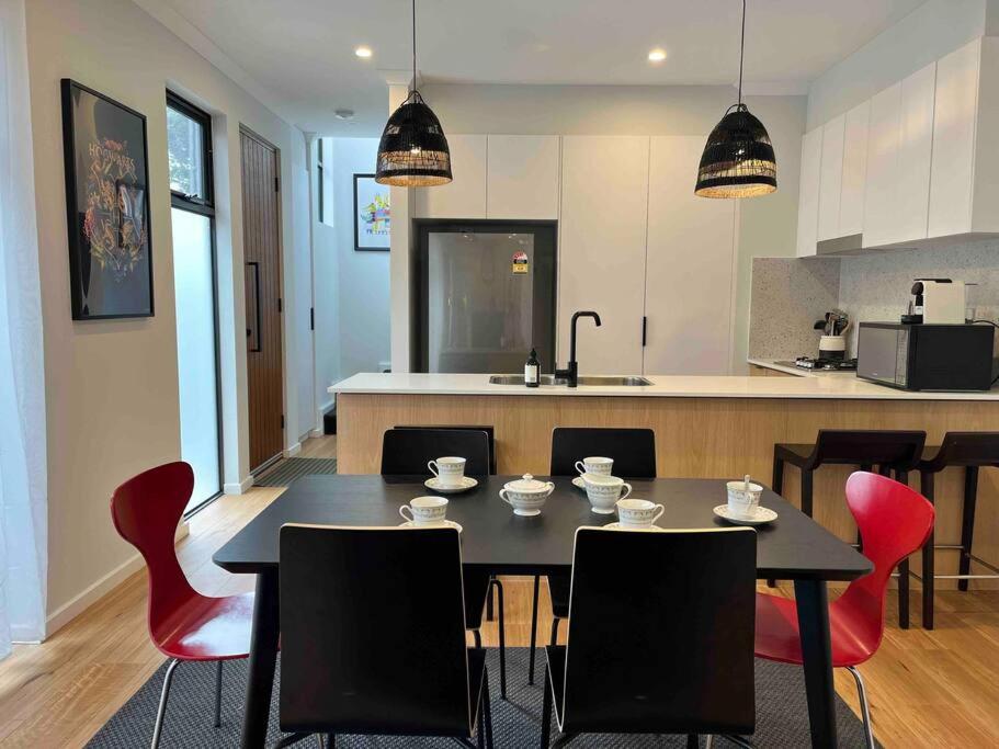 Sunny and Quiet Townhouse