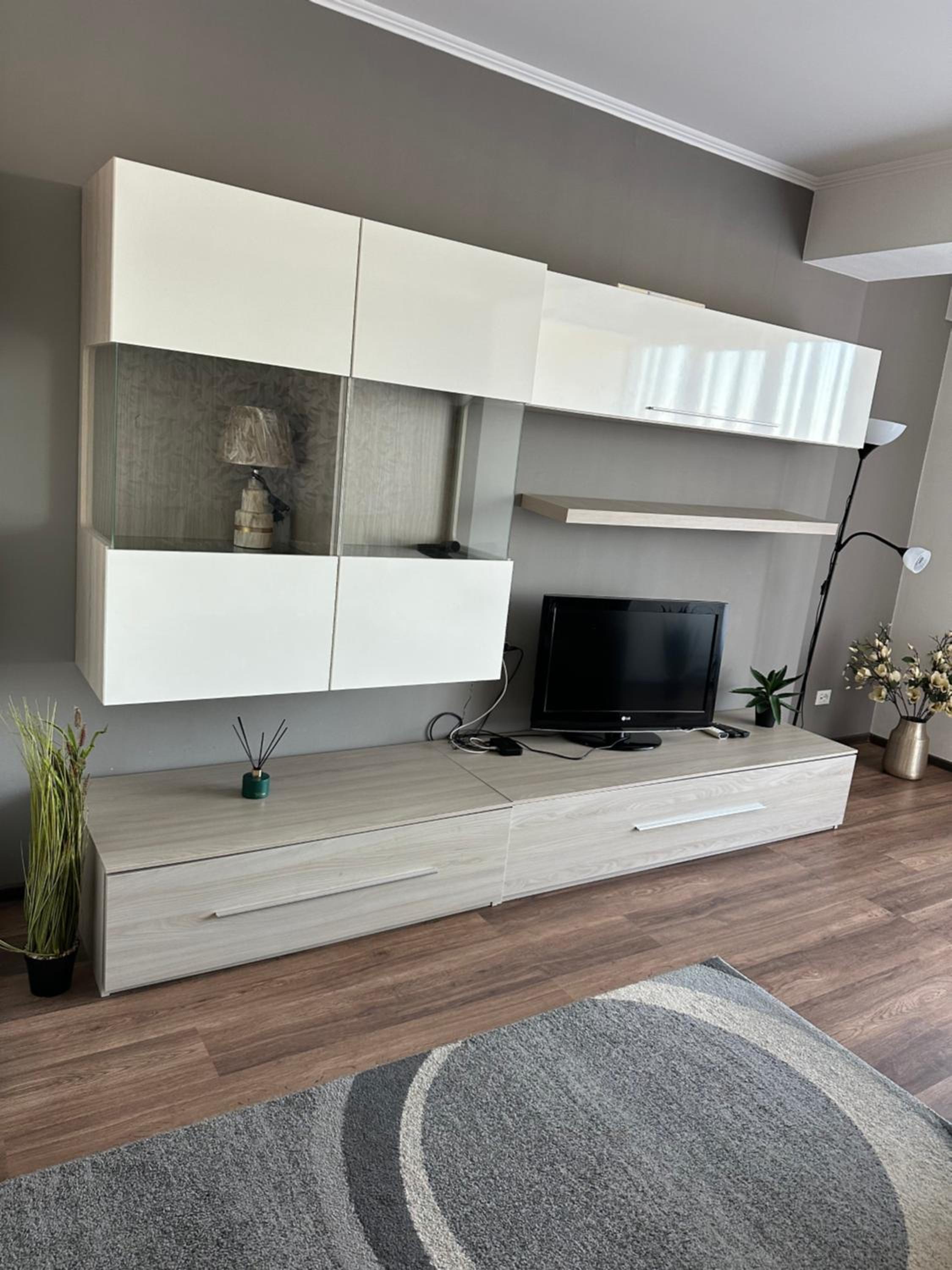 RentHouse Apartments-Ambient Light view 2