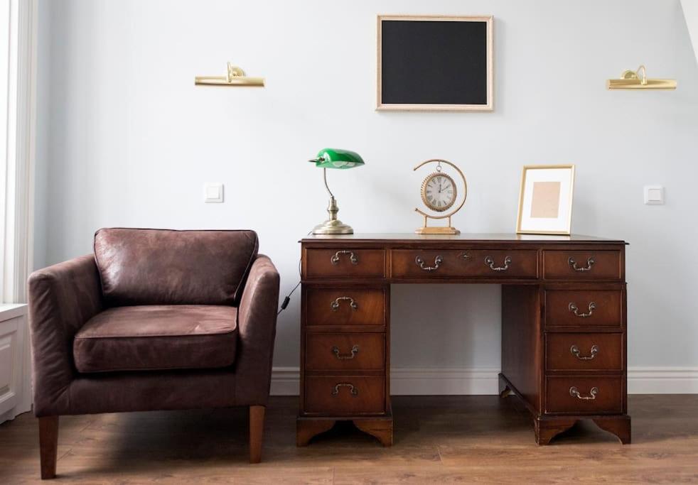 Luxury designer period apartment in Old Town by the presidential palace view 2