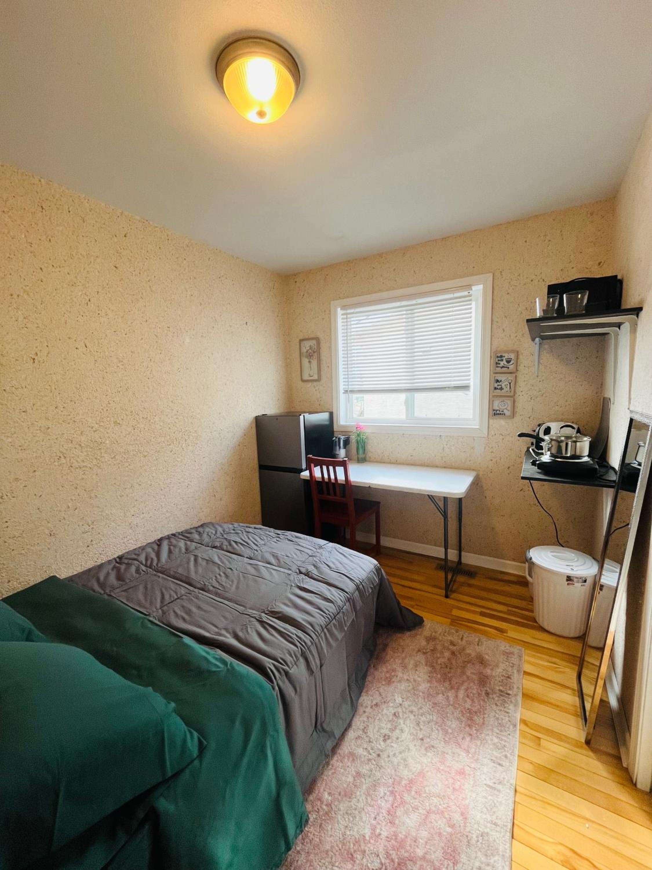 Private Room in Sundre