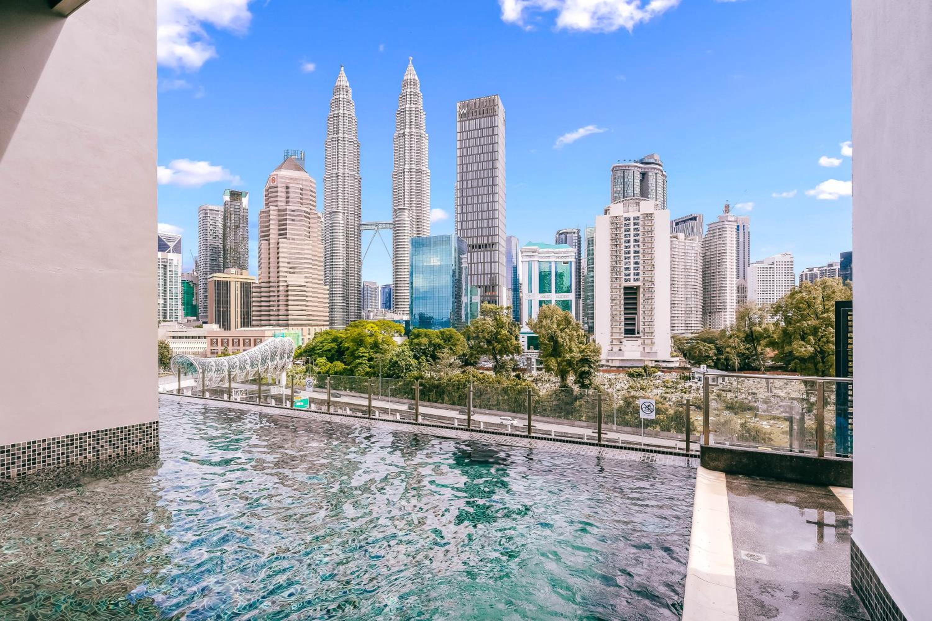 Cozy Apartment with KLCC View & 1 Min to LRT Station
