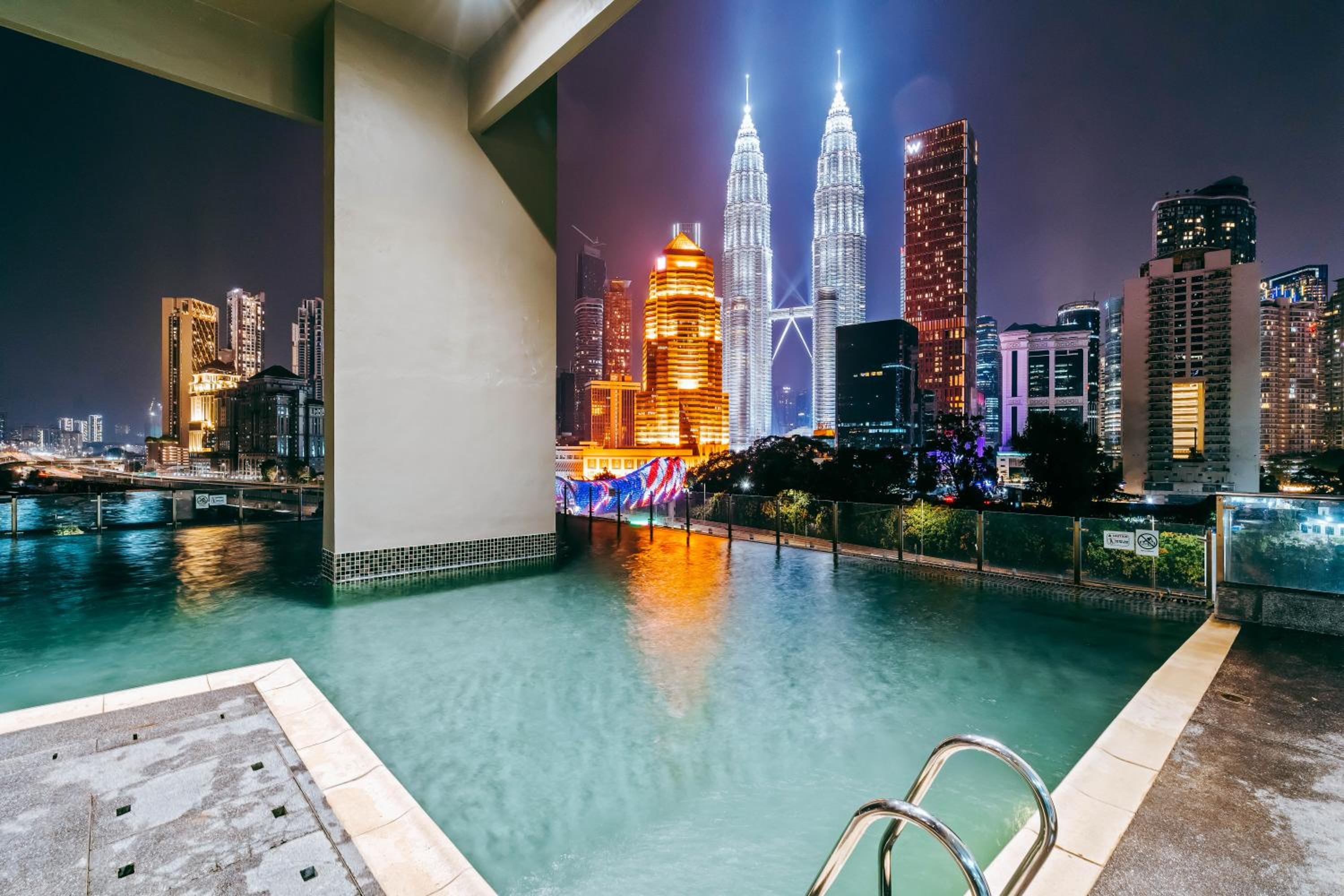 Cozy Apartment with KLCC View & 1 Min to LRT Station