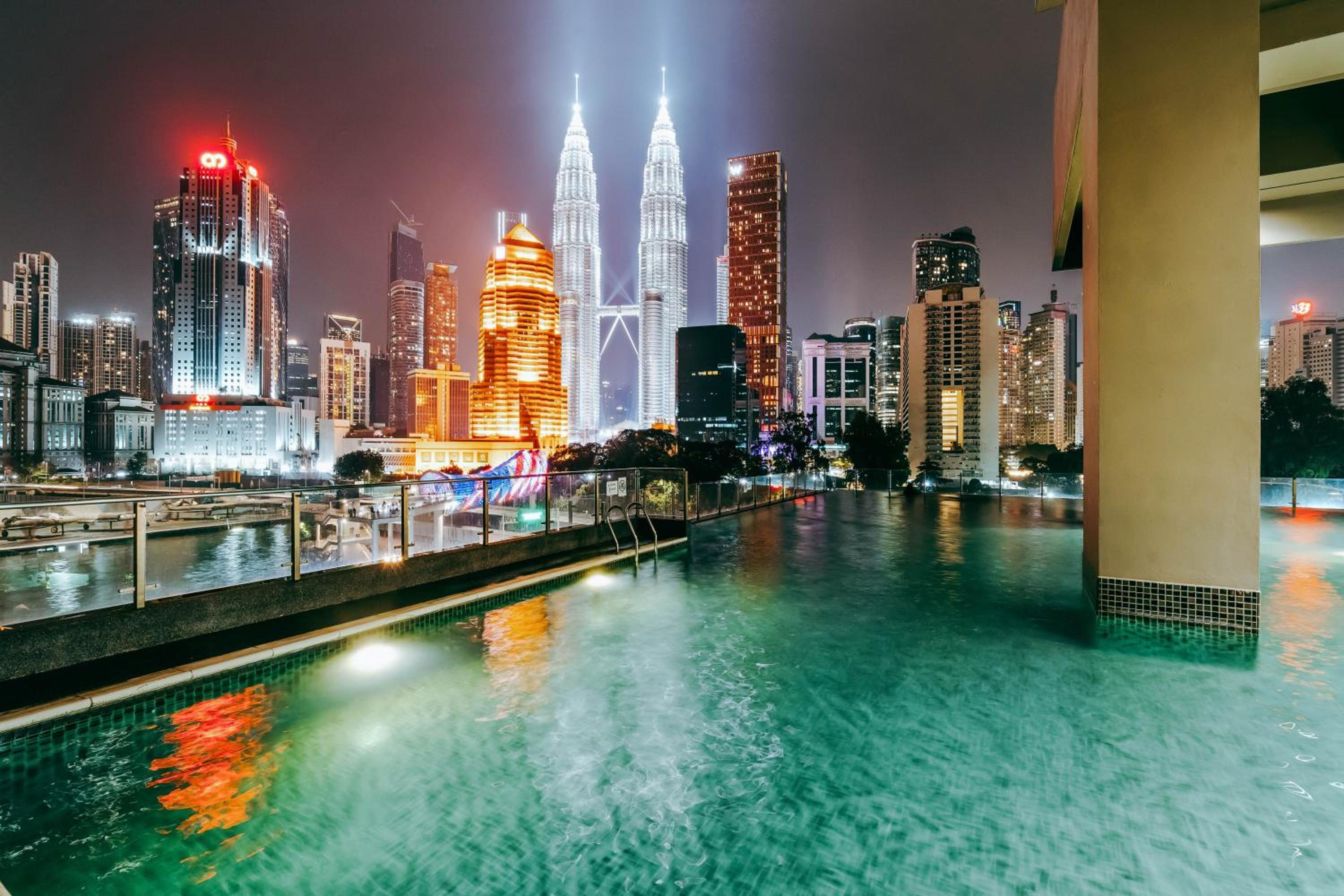 Cozy Apartment with KLCC View & 1 Min to LRT Station