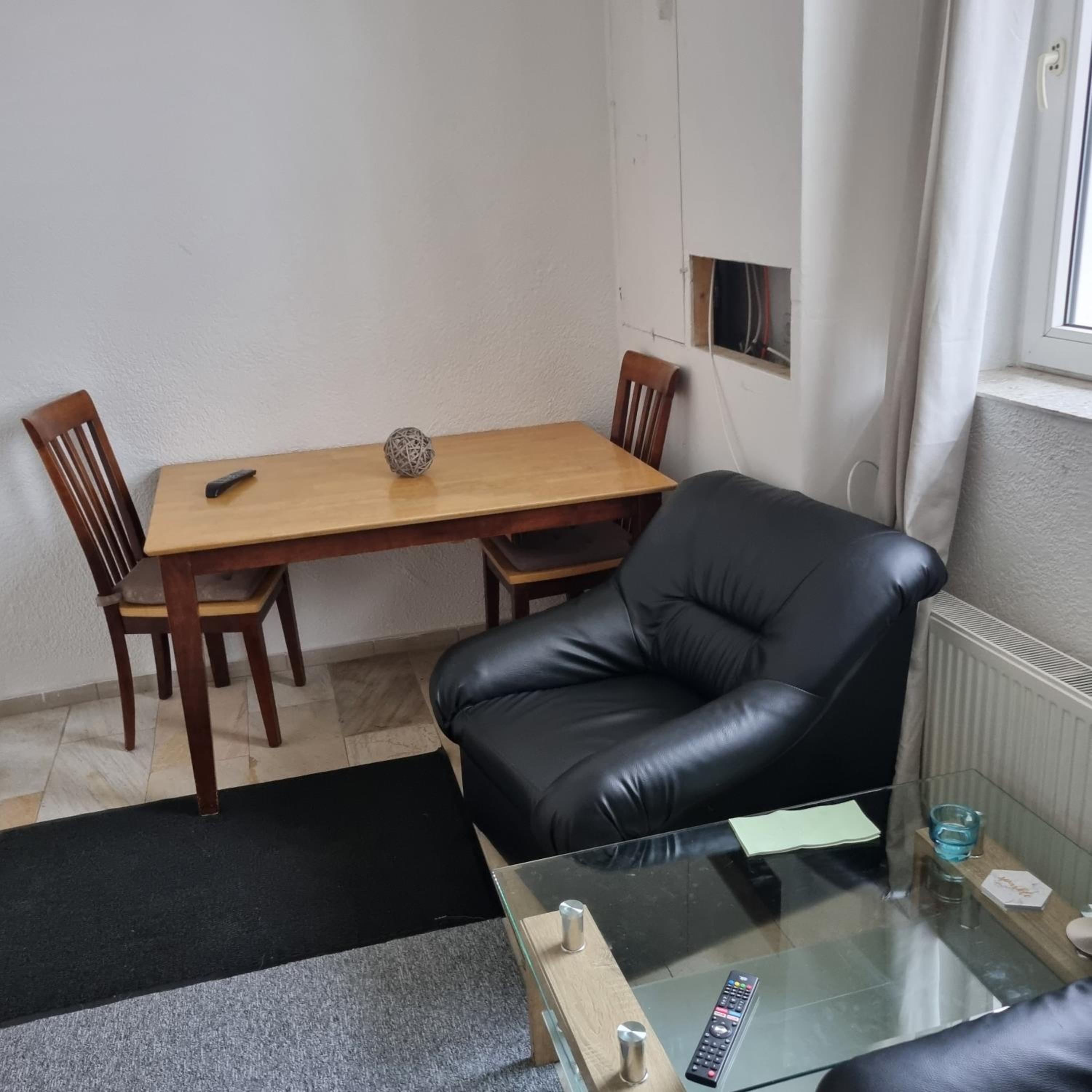 Ferienwohnung für Monteure 3 Zi, Wohnzimmer 1x, Küche, Bad, 1Gäste WC