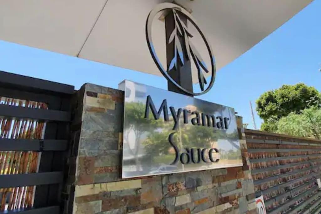 2 BEDROOMS NEXT TO THE BEACH&MIRAMAR SHOPPING CENTER-SWIMMING POOL-PARKINg view 3