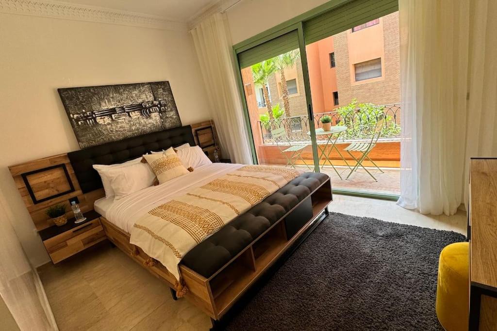 Cozy apartment in city center view 3