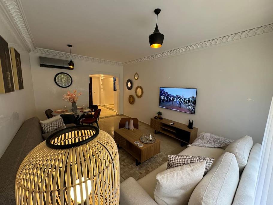 Cozy apartment in city center view 5