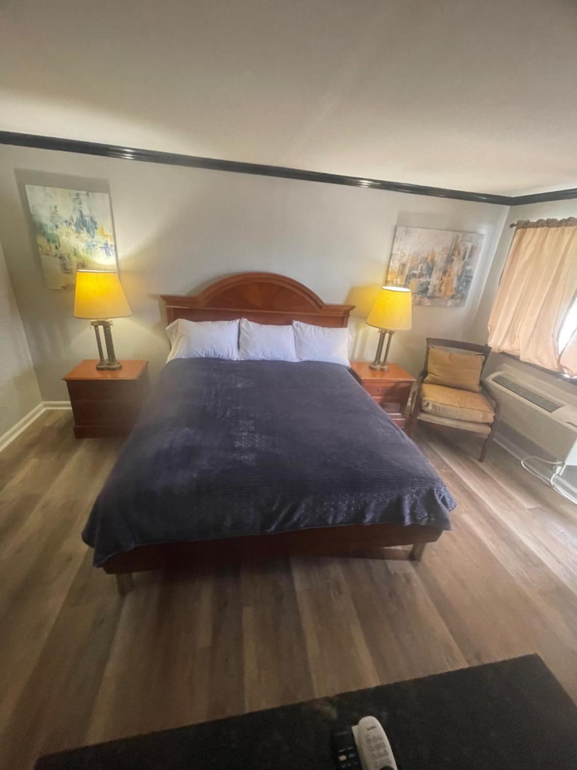 Winchester Vacations - ANS INN  SUITES - Property Image 12
