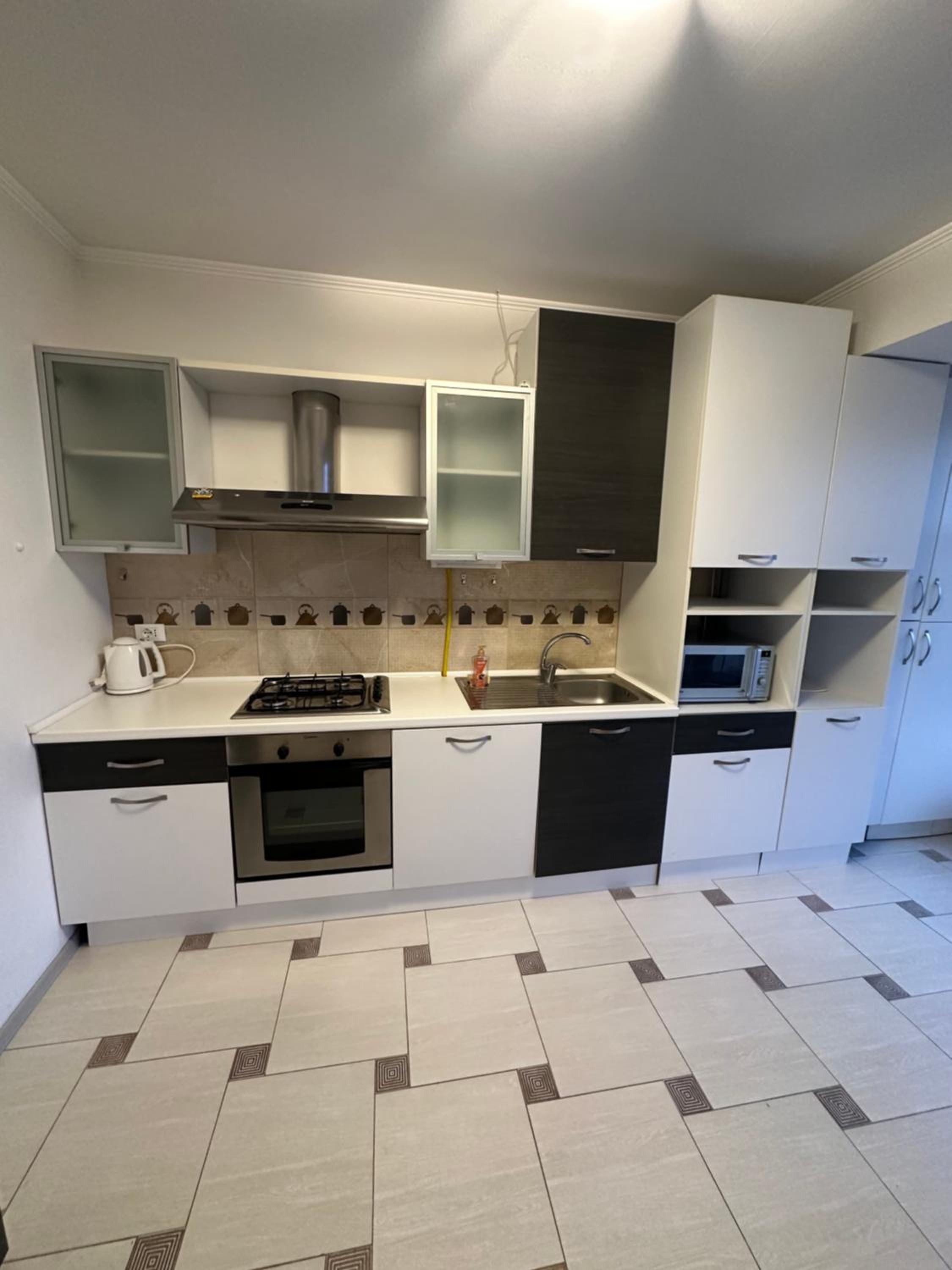 RentHouse Apartments-Ambient Light view 4