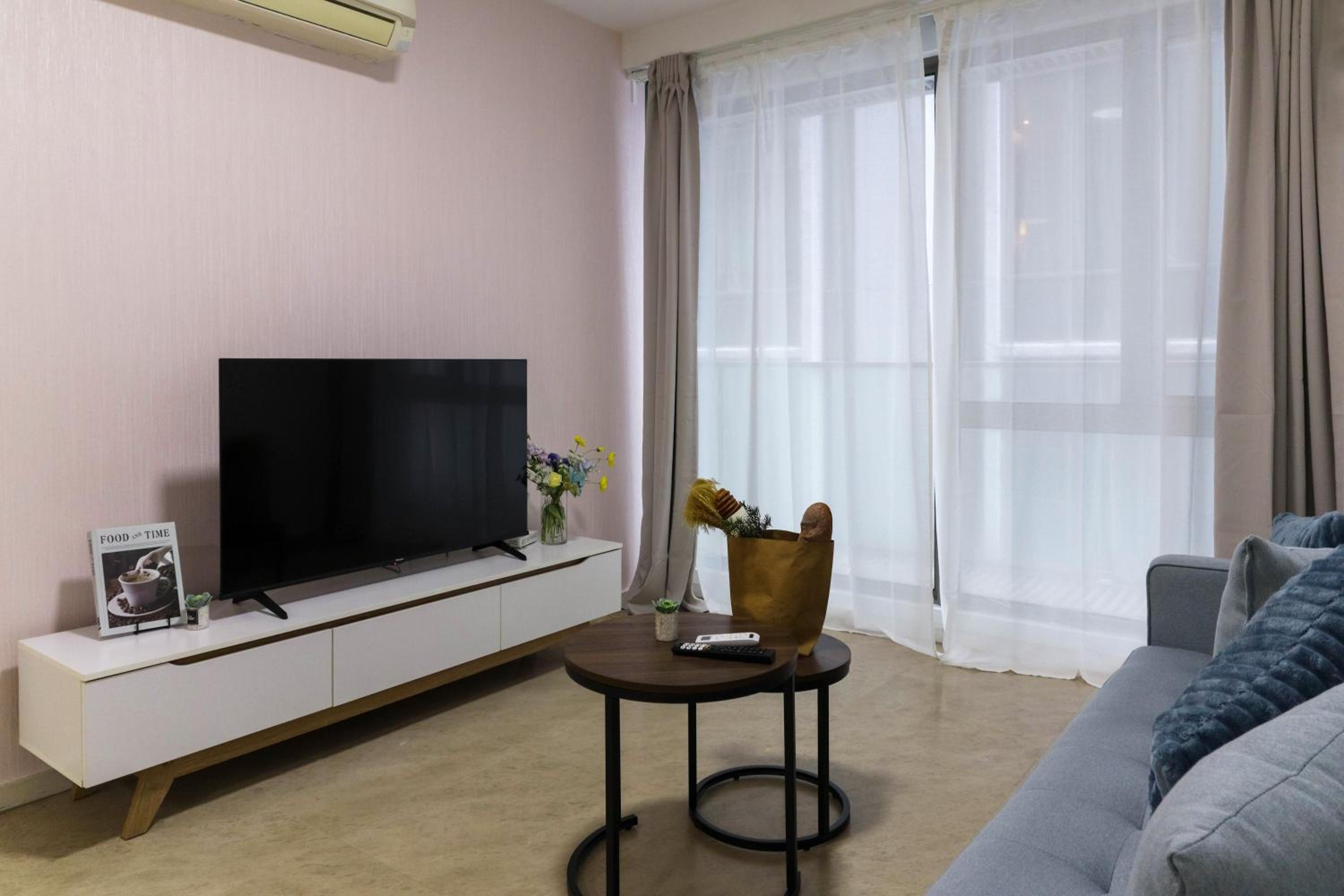 Heart of KL Near Bukit Bintang MRT& Pavillion KL 1 to 6pax