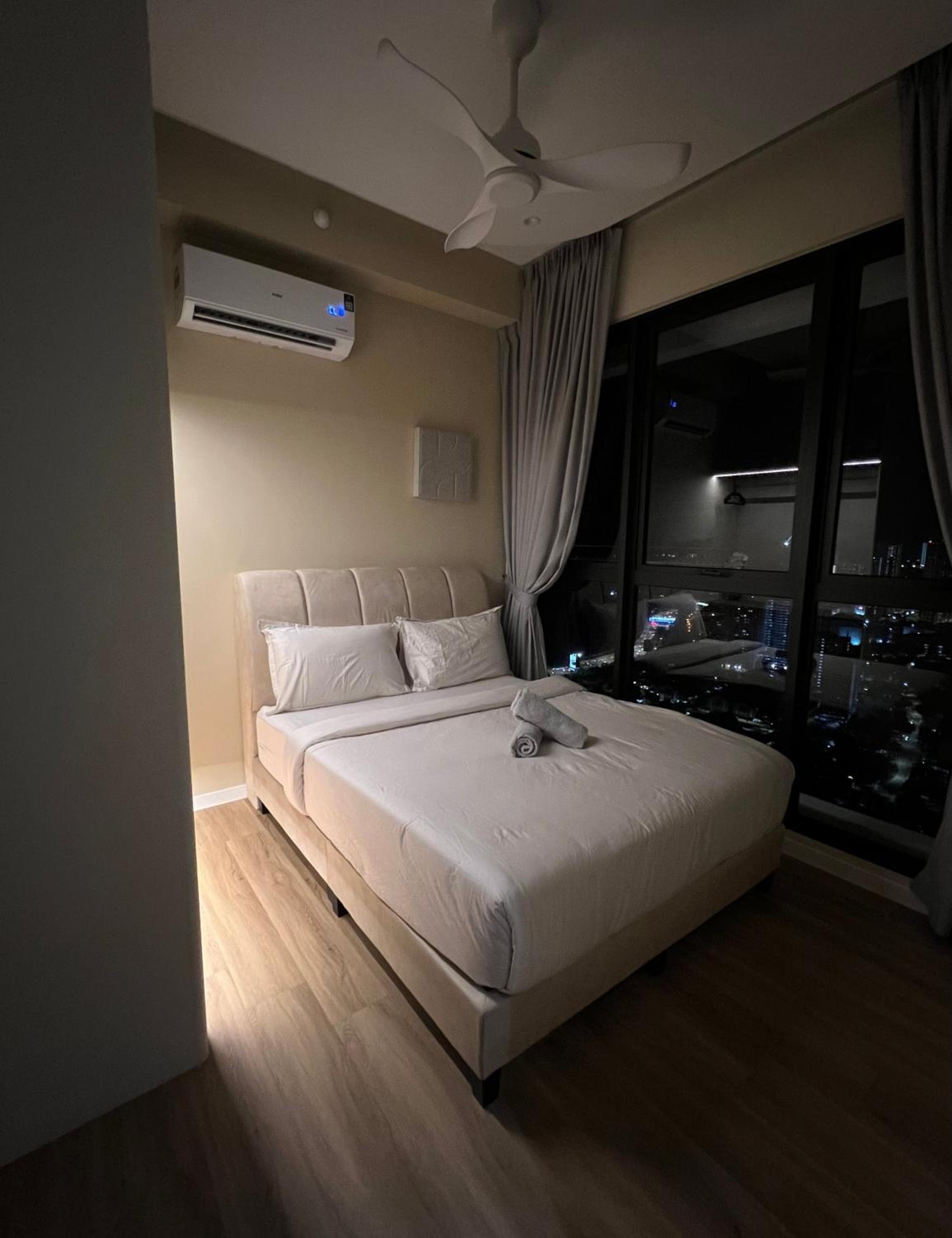 Sky High Stuning Penang Bridge & City Views 3BR photo 2