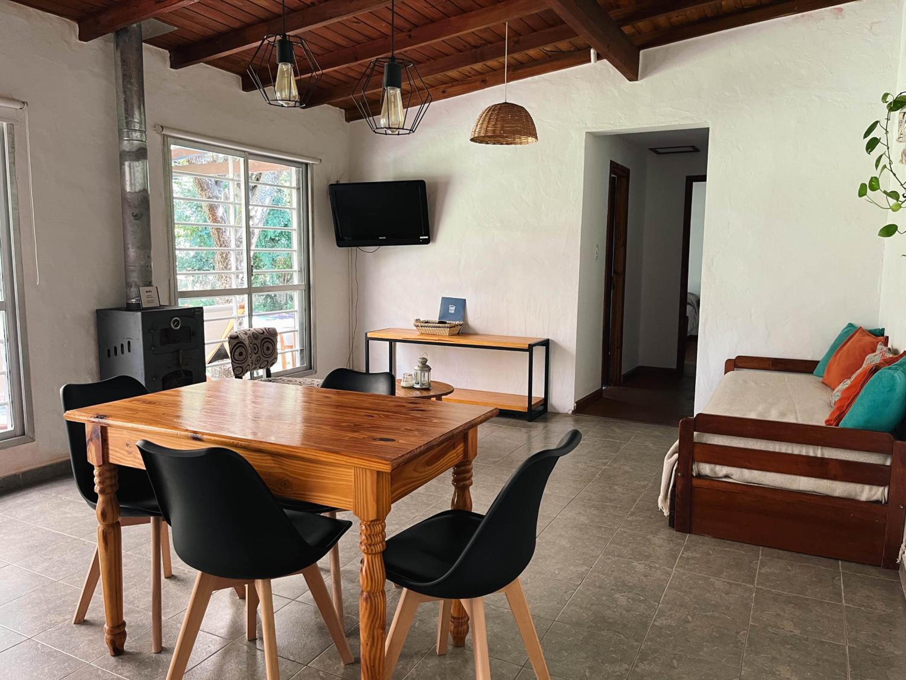 Casa Leo - Casa Con pileta en Zona Acantilados Para 4 PAX - Hola Sur