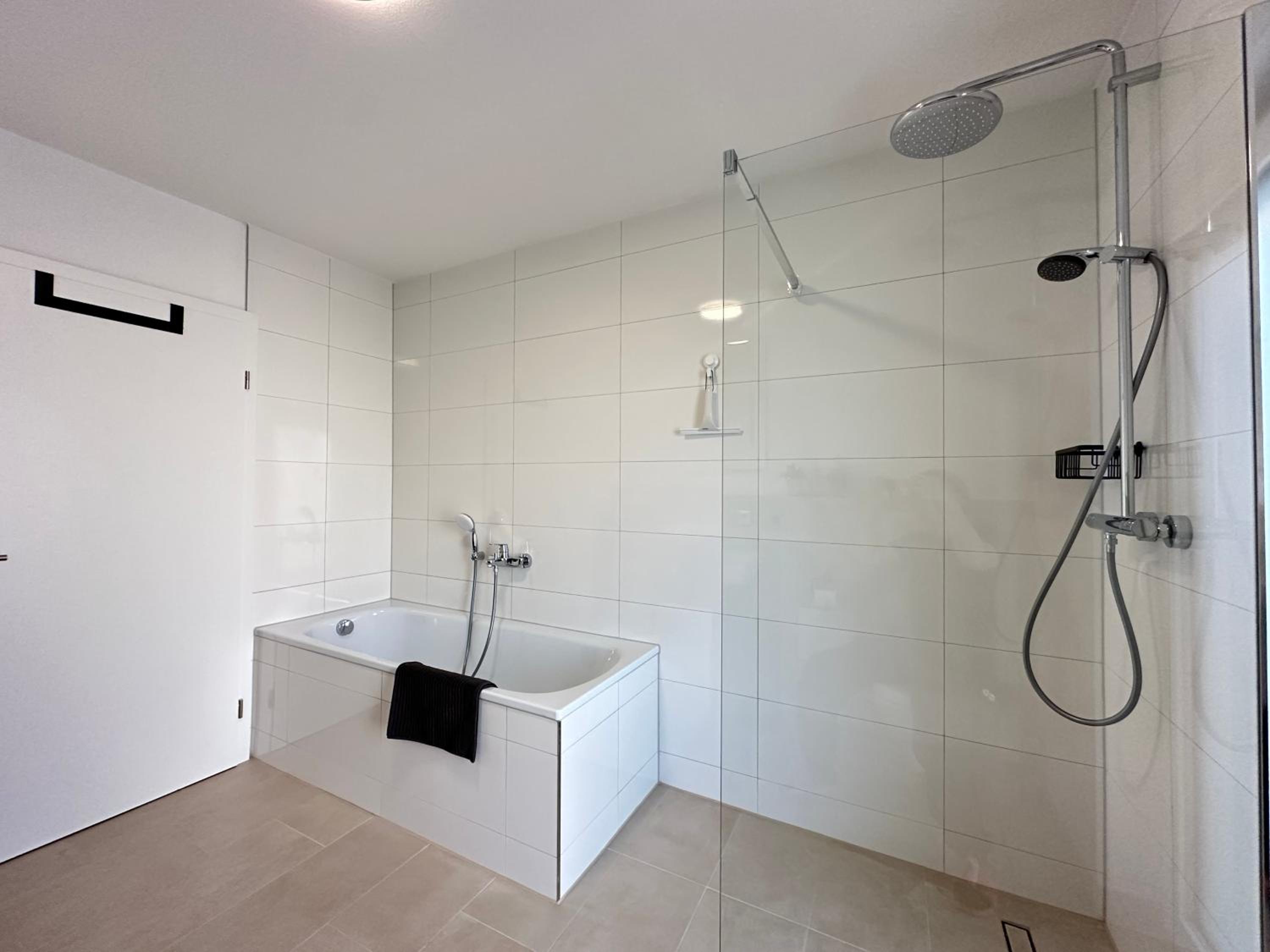 Modernes 2-Schlafzimmer Business EG Wohnung in Ehningen, IBM, Mercedes-Benz Sindelfingen, S-Bahn und A81 mit Parkplatz