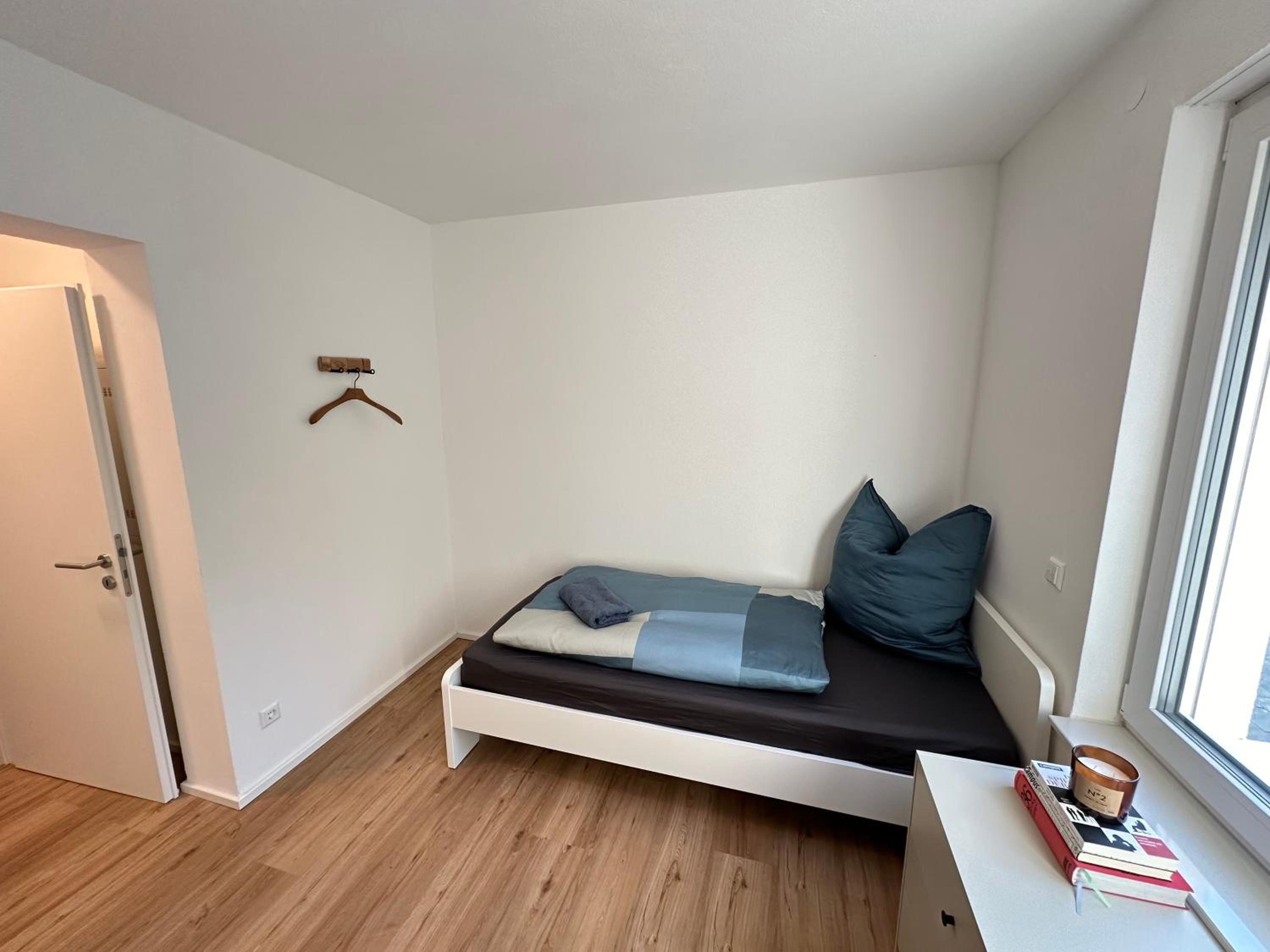 Modernes 2-Schlafzimmer Business EG Wohnung in Ehningen, IBM, Mercedes-Benz Sindelfingen, S-Bahn und A81 mit Parkplatz