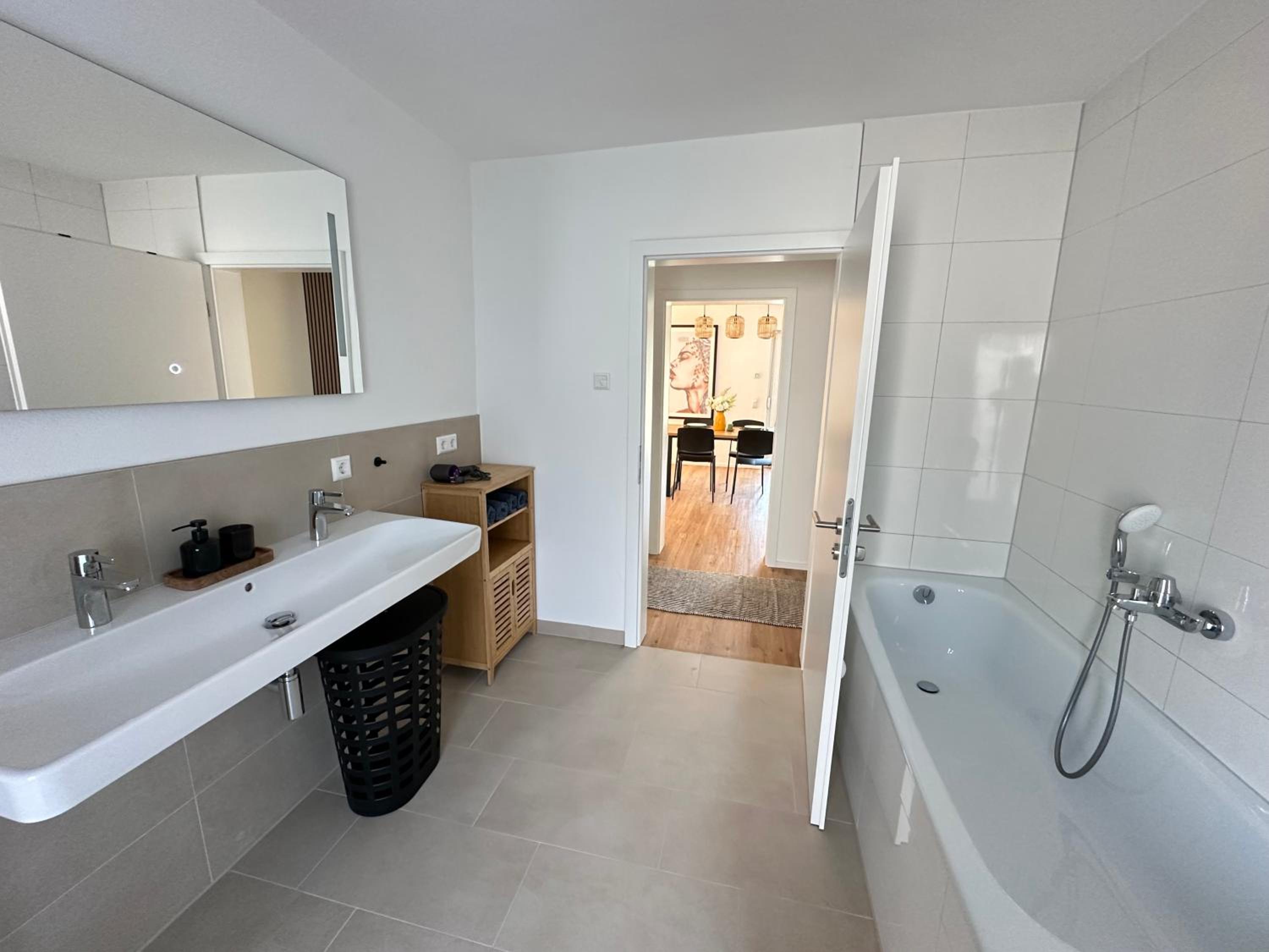 Modernes 2-Schlafzimmer Business EG Wohnung in Ehningen, IBM, Mercedes-Benz Sindelfingen, S-Bahn und A81 mit Parkplatz