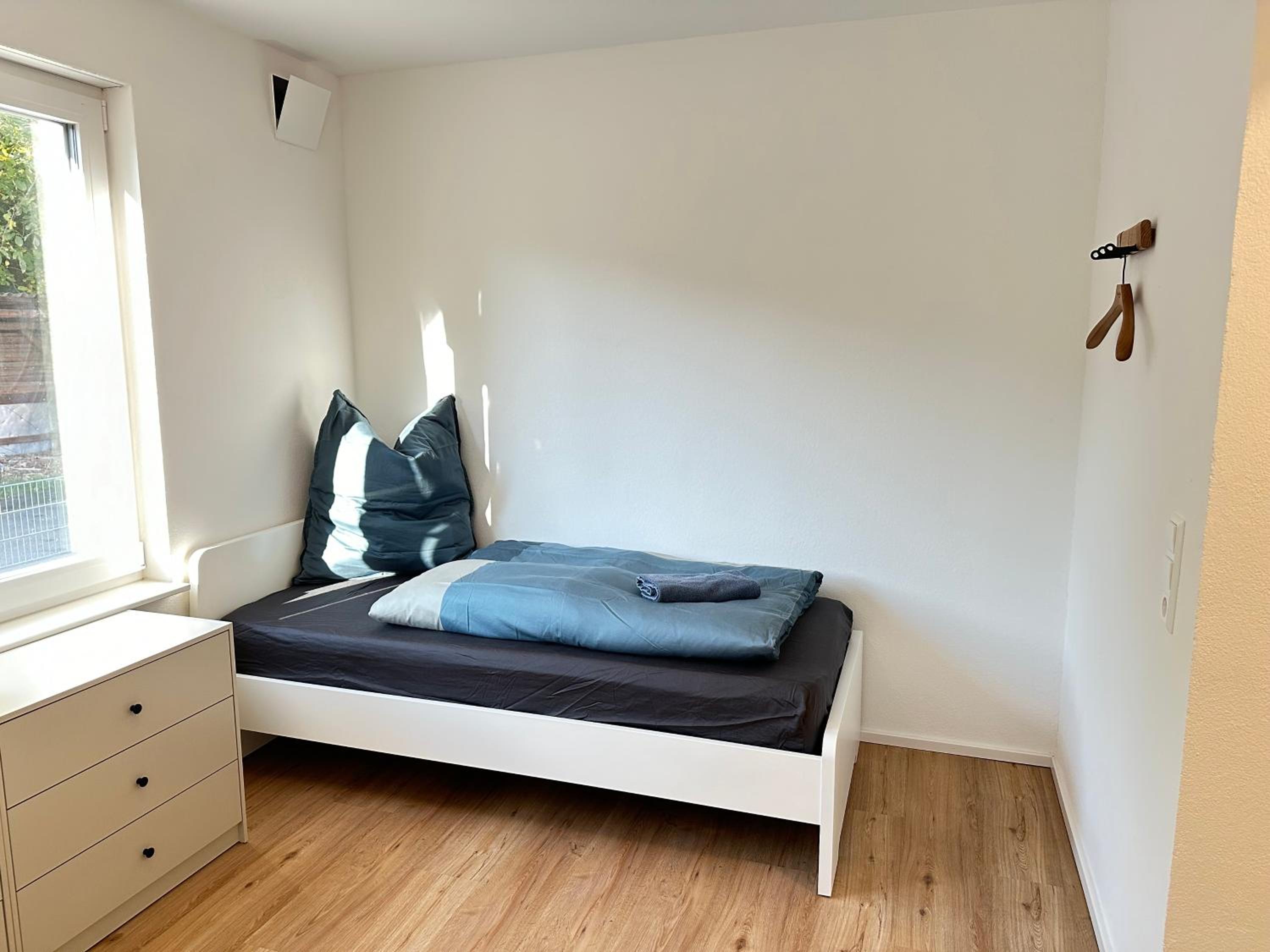 Modernes 2-Schlafzimmer Business EG Wohnung in Ehningen, IBM, Mercedes-Benz Sindelfingen, S-Bahn und A81 mit Parkplatz