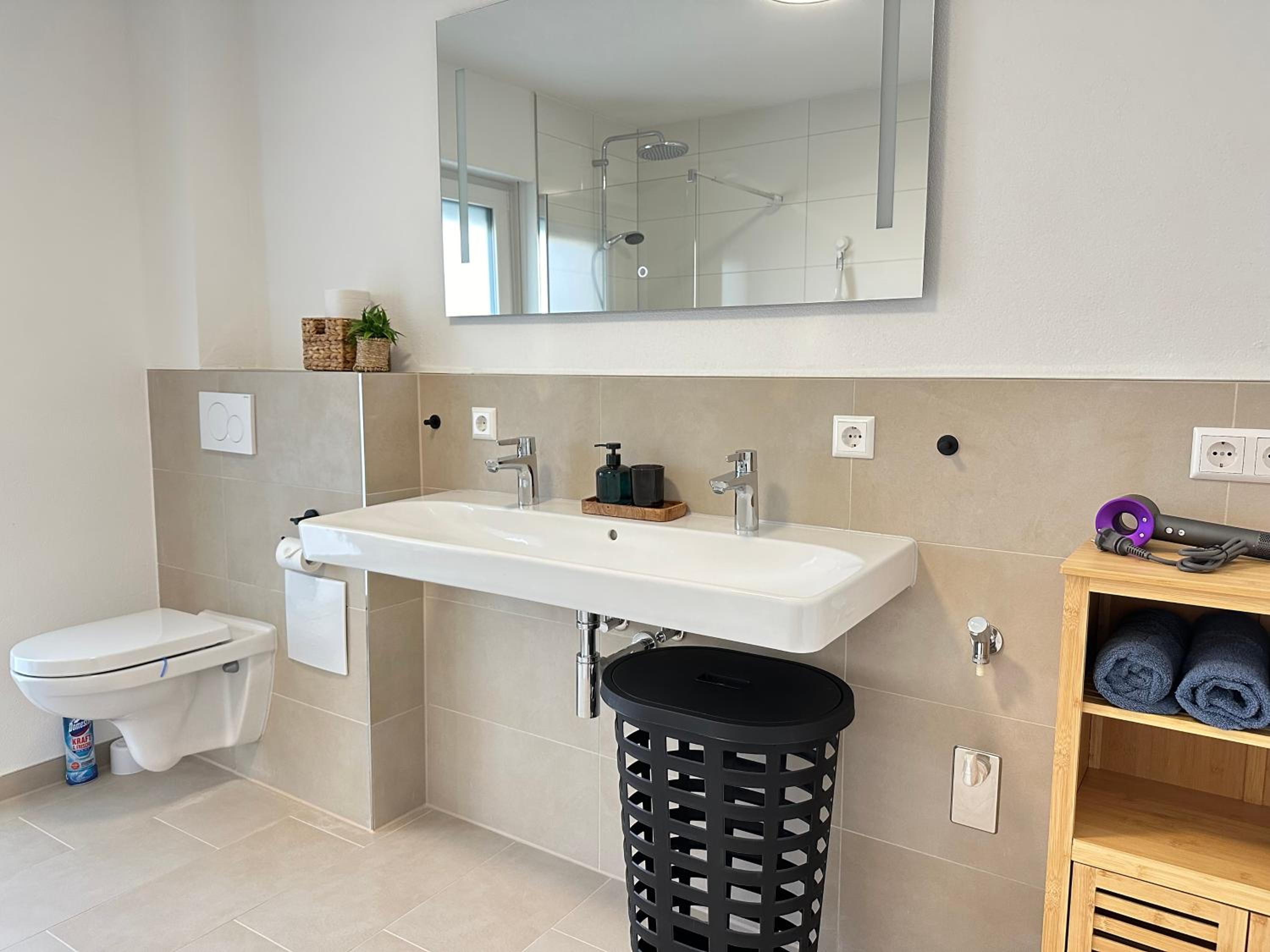 Modernes 2-Schlafzimmer Business EG Wohnung in Ehningen, IBM, Mercedes-Benz Sindelfingen, S-Bahn und A81 mit Parkplatz