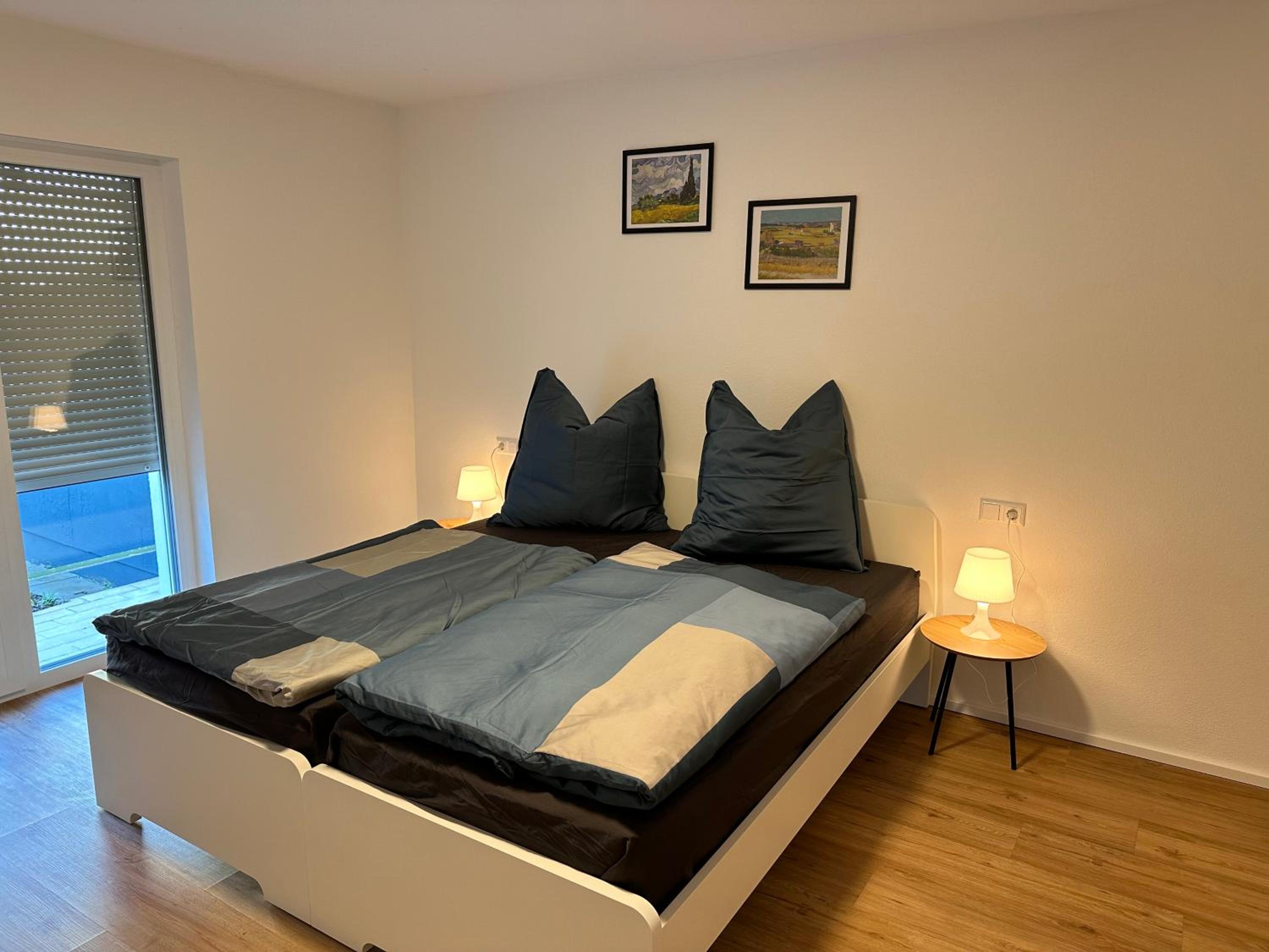 Modernes 2-Schlafzimmer Business EG Wohnung in Ehningen, IBM, Mercedes-Benz Sindelfingen, S-Bahn und A81 mit Parkplatz