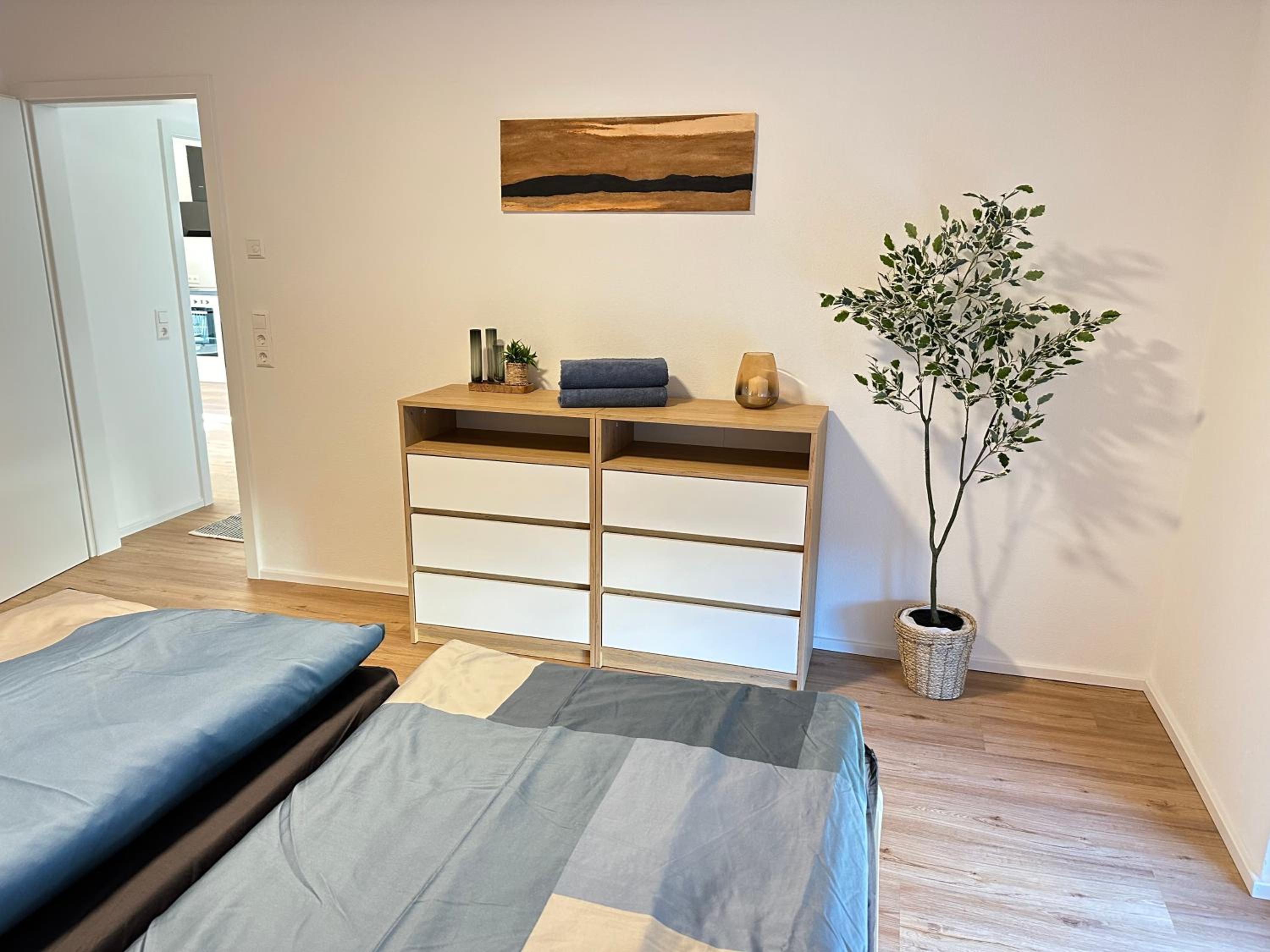 Modernes 2-Schlafzimmer Business EG Wohnung in Ehningen, IBM, Mercedes-Benz Sindelfingen, S-Bahn und A81 mit Parkplatz