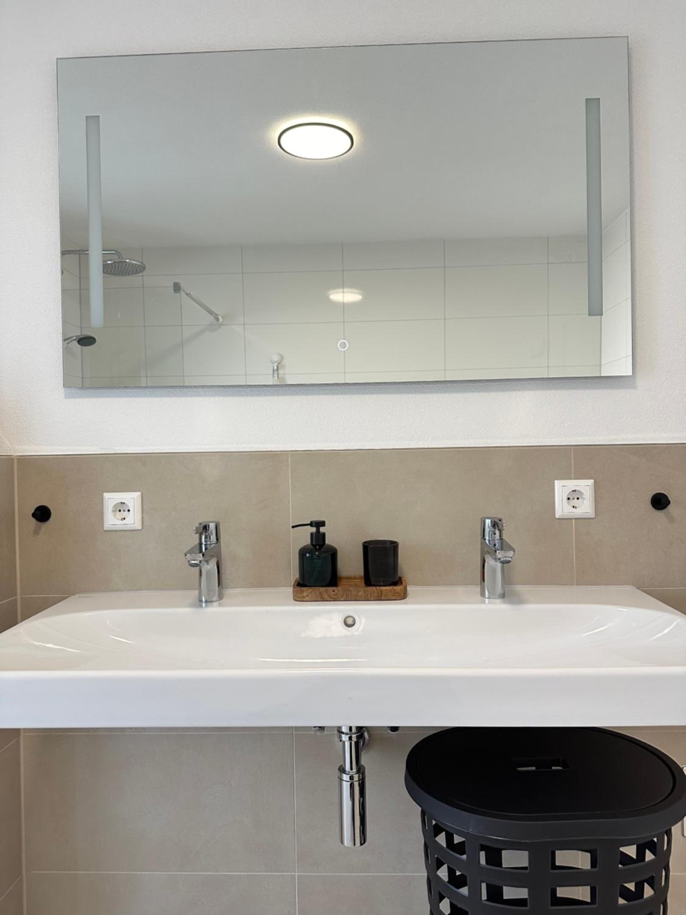 Modernes 2-Schlafzimmer Business EG Wohnung in Ehningen, IBM, Mercedes-Benz Sindelfingen, S-Bahn und A81 mit Parkplatz