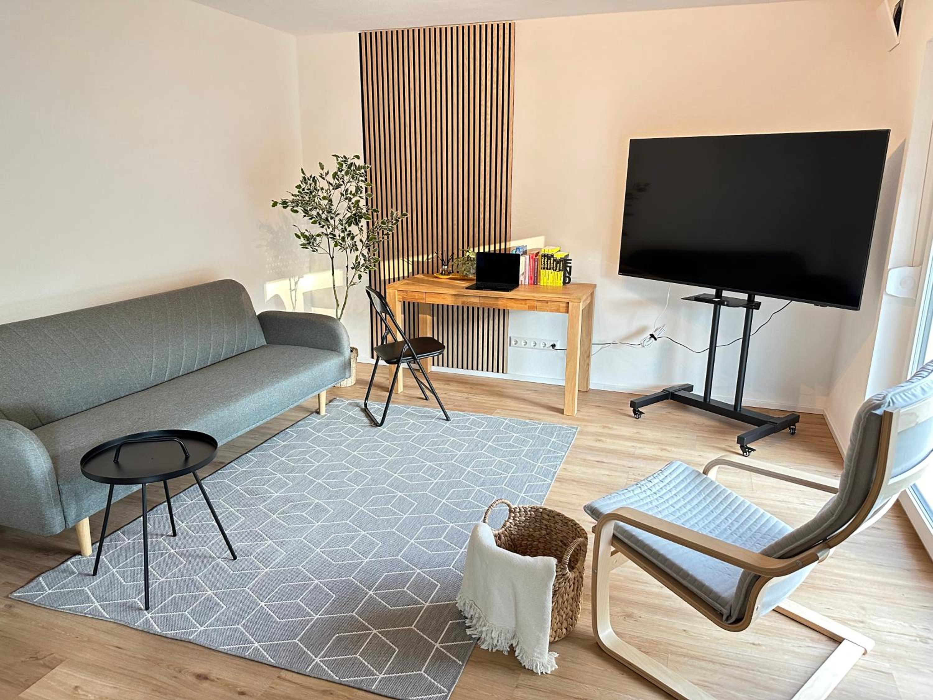 Modernes 2-Schlafzimmer Business EG Wohnung in Ehningen, IBM, Mercedes-Benz Sindelfingen, S-Bahn und A81 mit Parkplatz