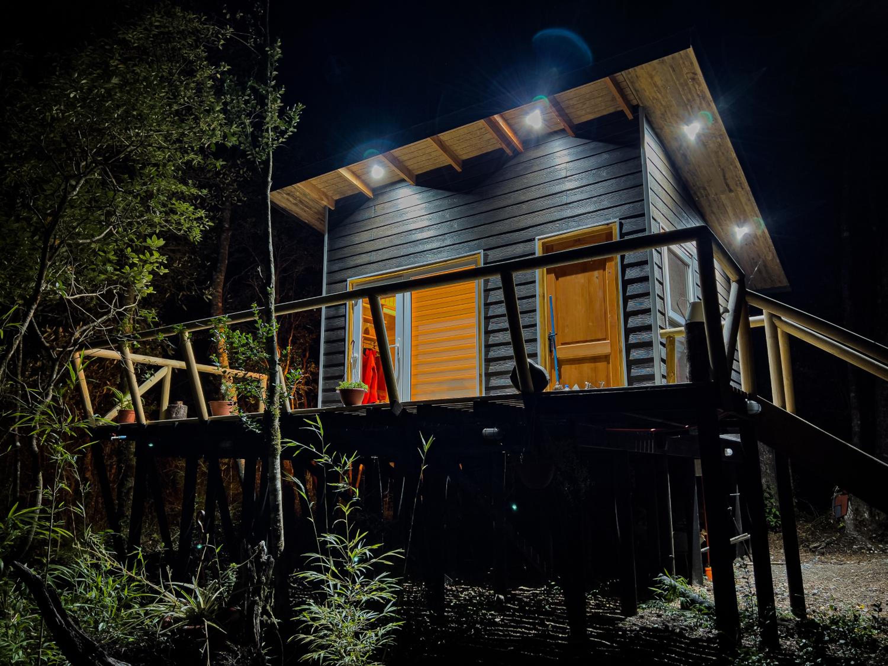 Hermoso Lodge Inserto en Bosque Andino Pucón