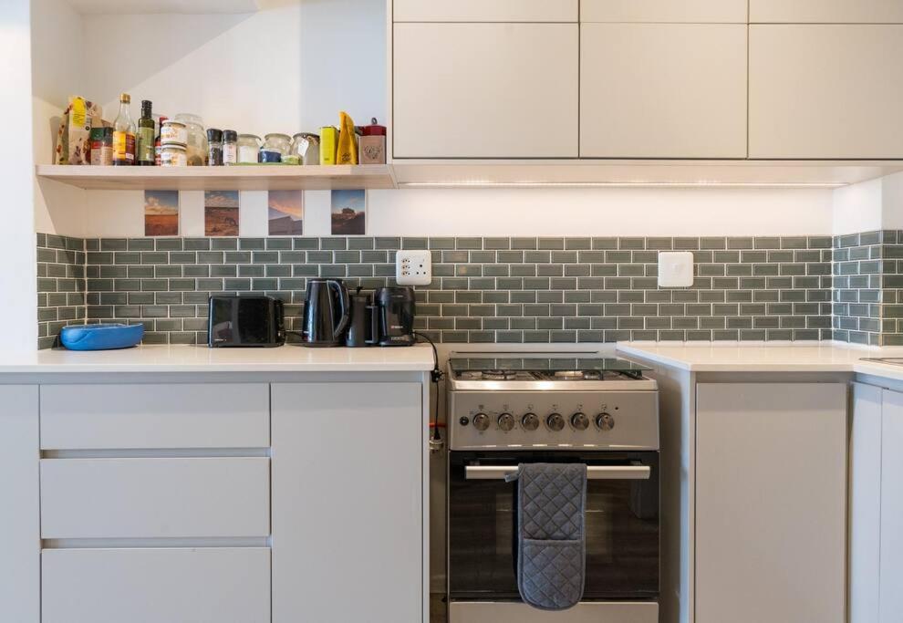 Urban Retreat in the heart of Green Point view 4