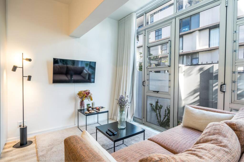 Urban Retreat in the heart of Green Point view 5