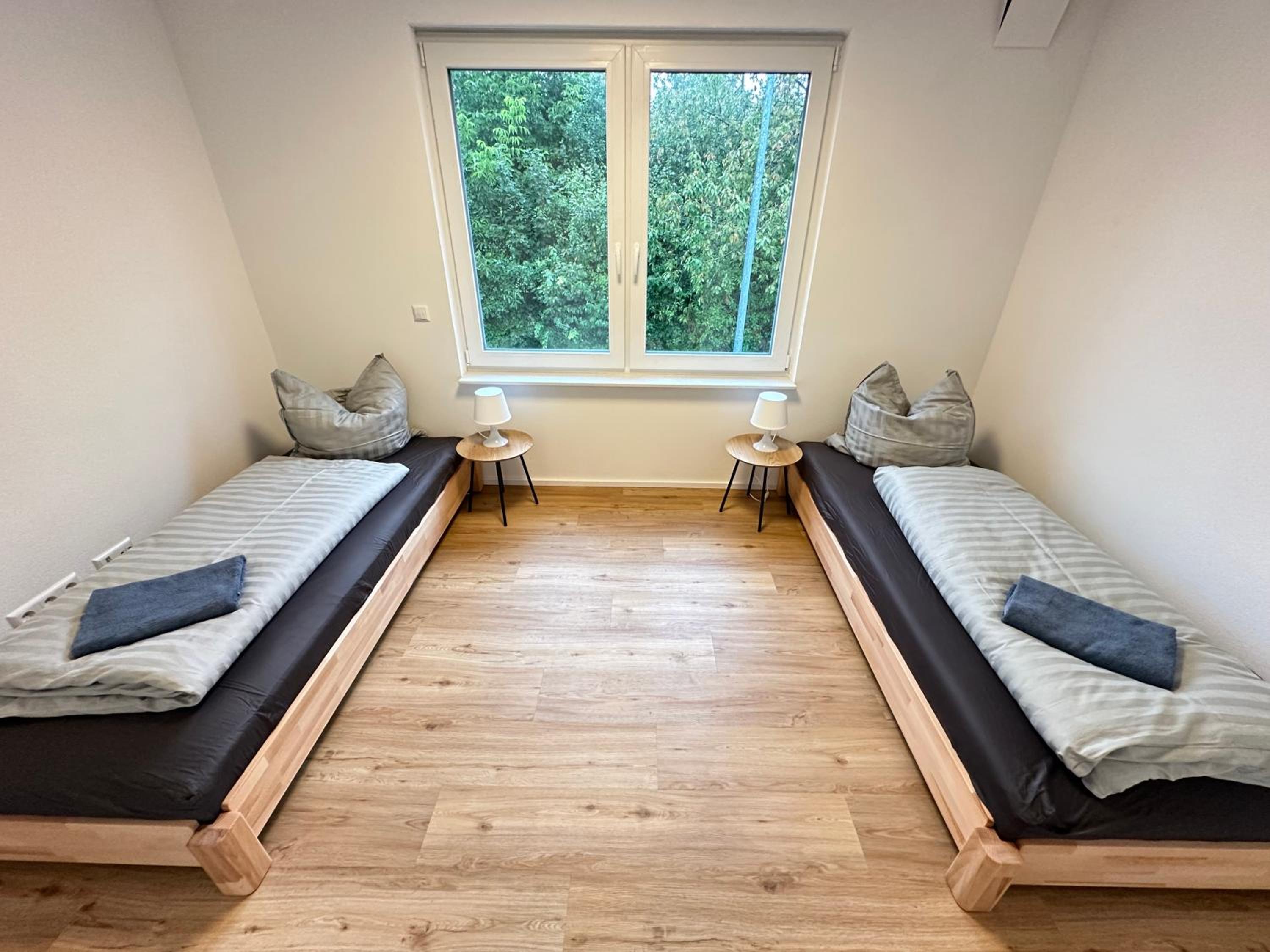 Modernes 2-Schlafzimmer Business EG Wohnung in Ehningen, IBM, Mercedes-Benz Sindelfingen, S-Bahn und A81 mit Parkplatz