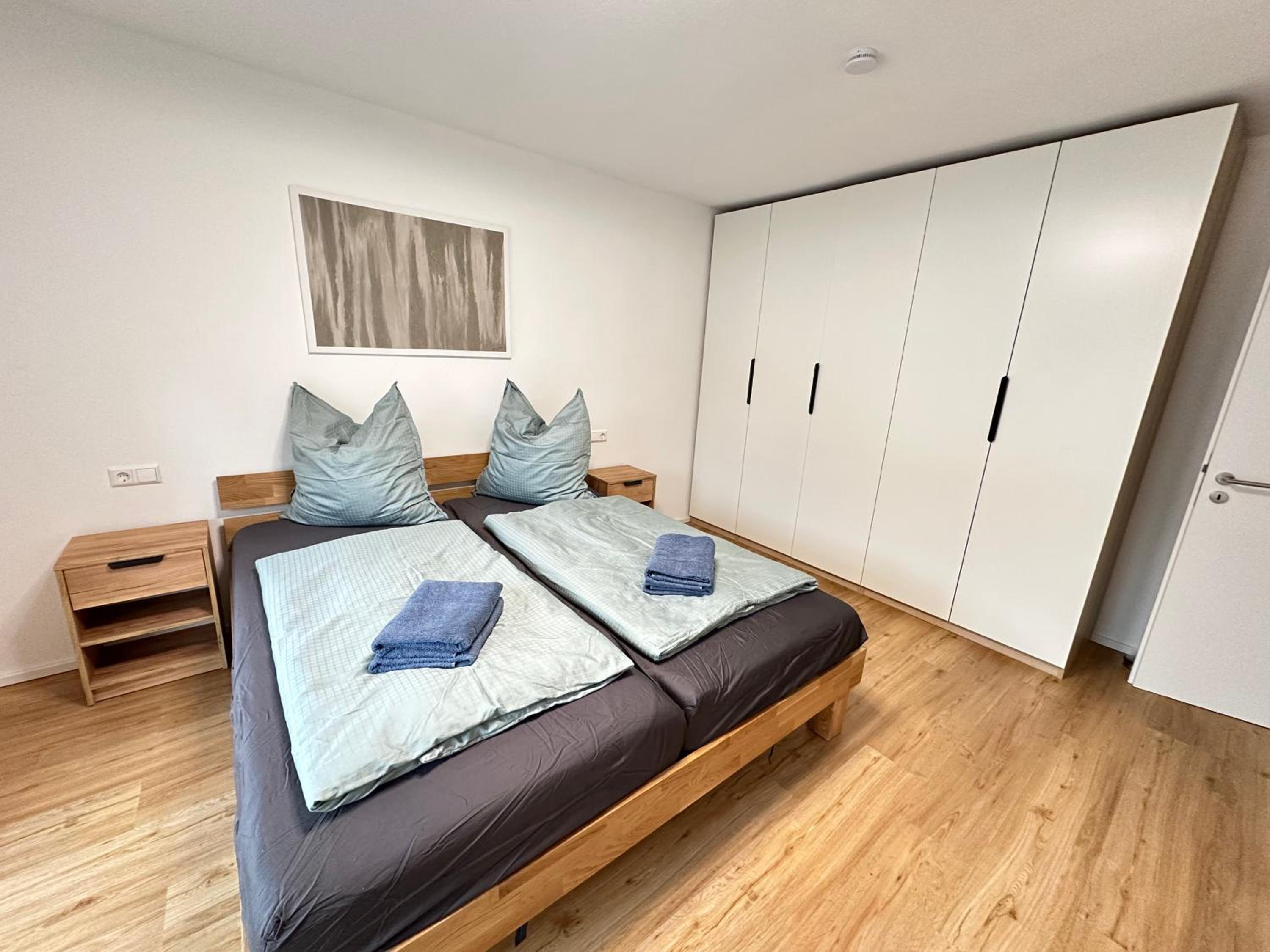 Modernes 2-Schlafzimmer Business EG Wohnung in Ehningen, IBM, Mercedes-Benz Sindelfingen, S-Bahn und A81 mit Parkplatz