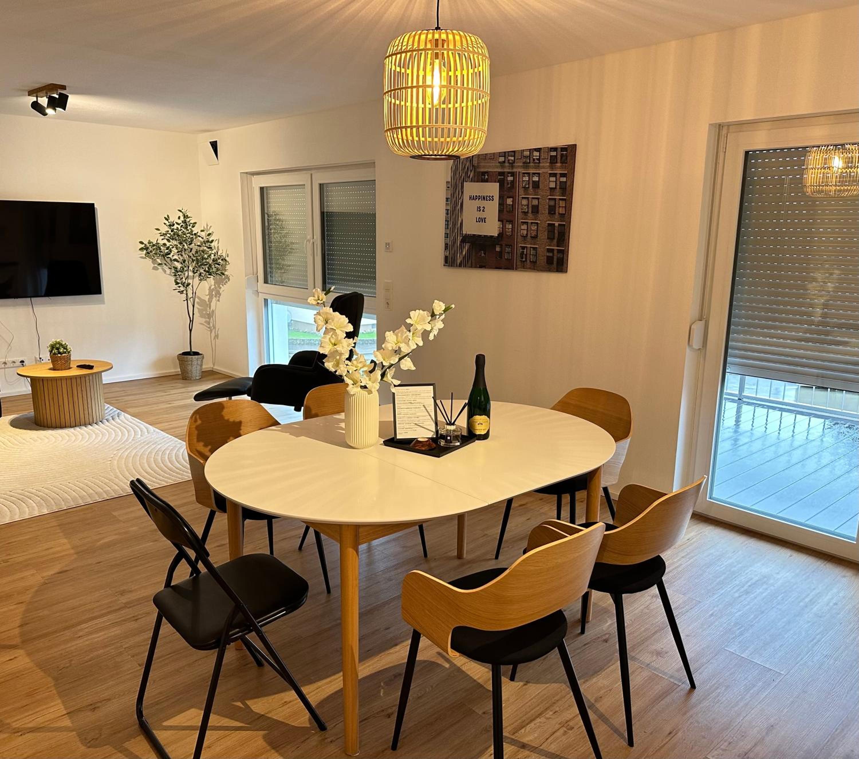 Modernes 2-Schlafzimmer Business EG Wohnung in Ehningen, IBM, Mercedes-Benz Sindelfingen, S-Bahn und A81 mit Parkplatz