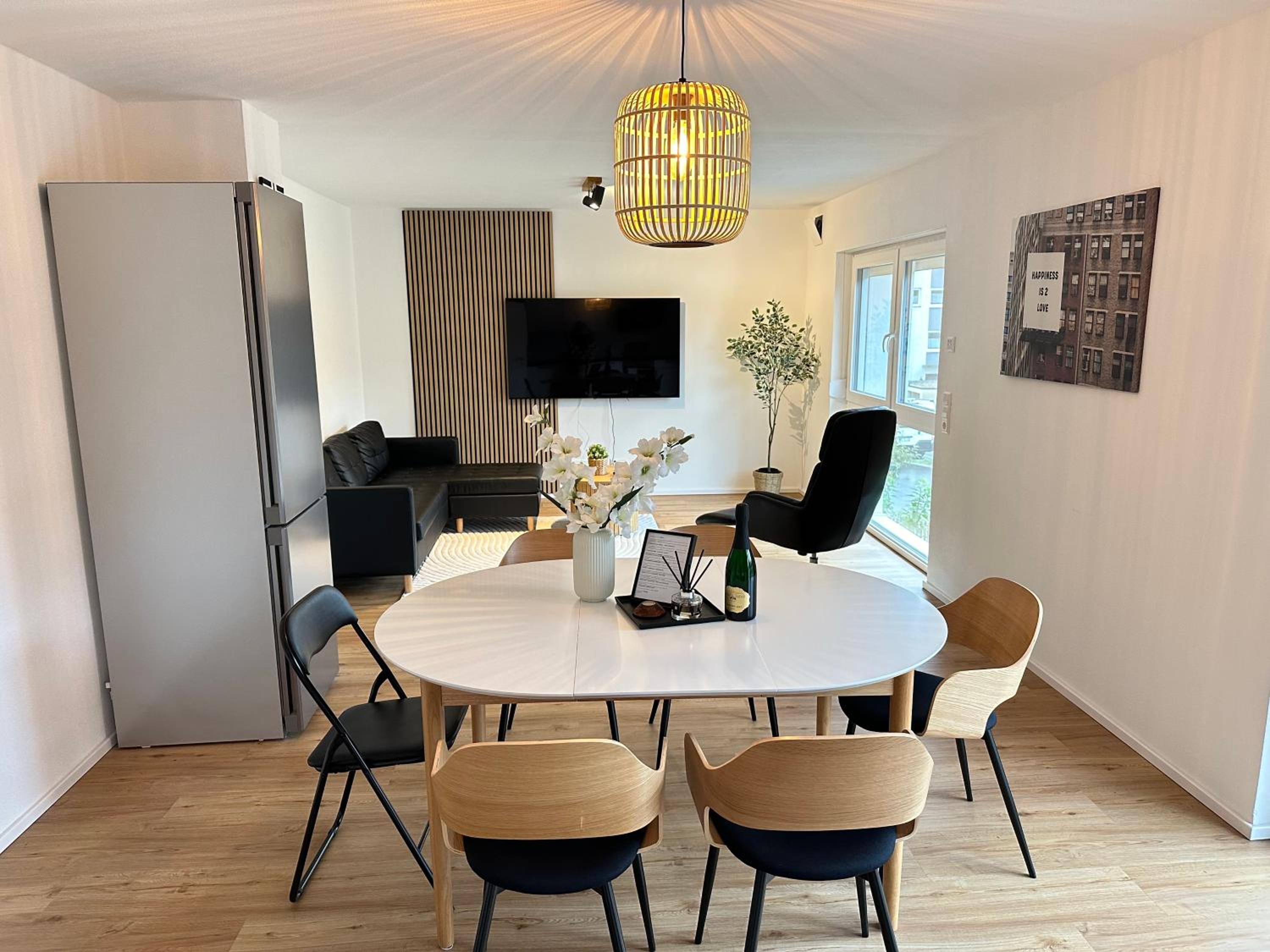 Modernes 2-Schlafzimmer Business EG Wohnung in Ehningen, IBM, Mercedes-Benz Sindelfingen, S-Bahn und A81 mit Parkplatz