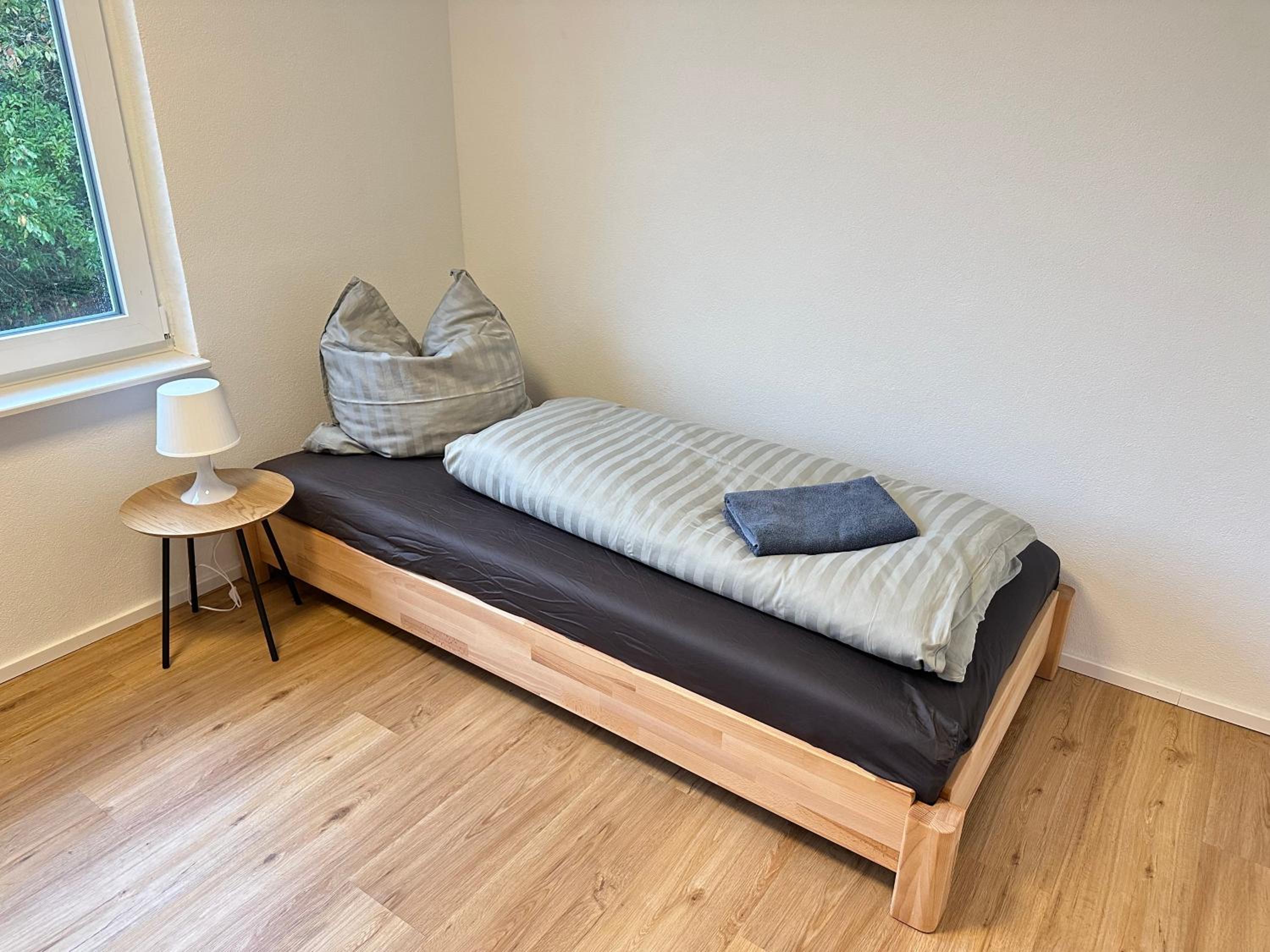Modernes 2-Schlafzimmer Business EG Wohnung in Ehningen, IBM, Mercedes-Benz Sindelfingen, S-Bahn und A81 mit Parkplatz