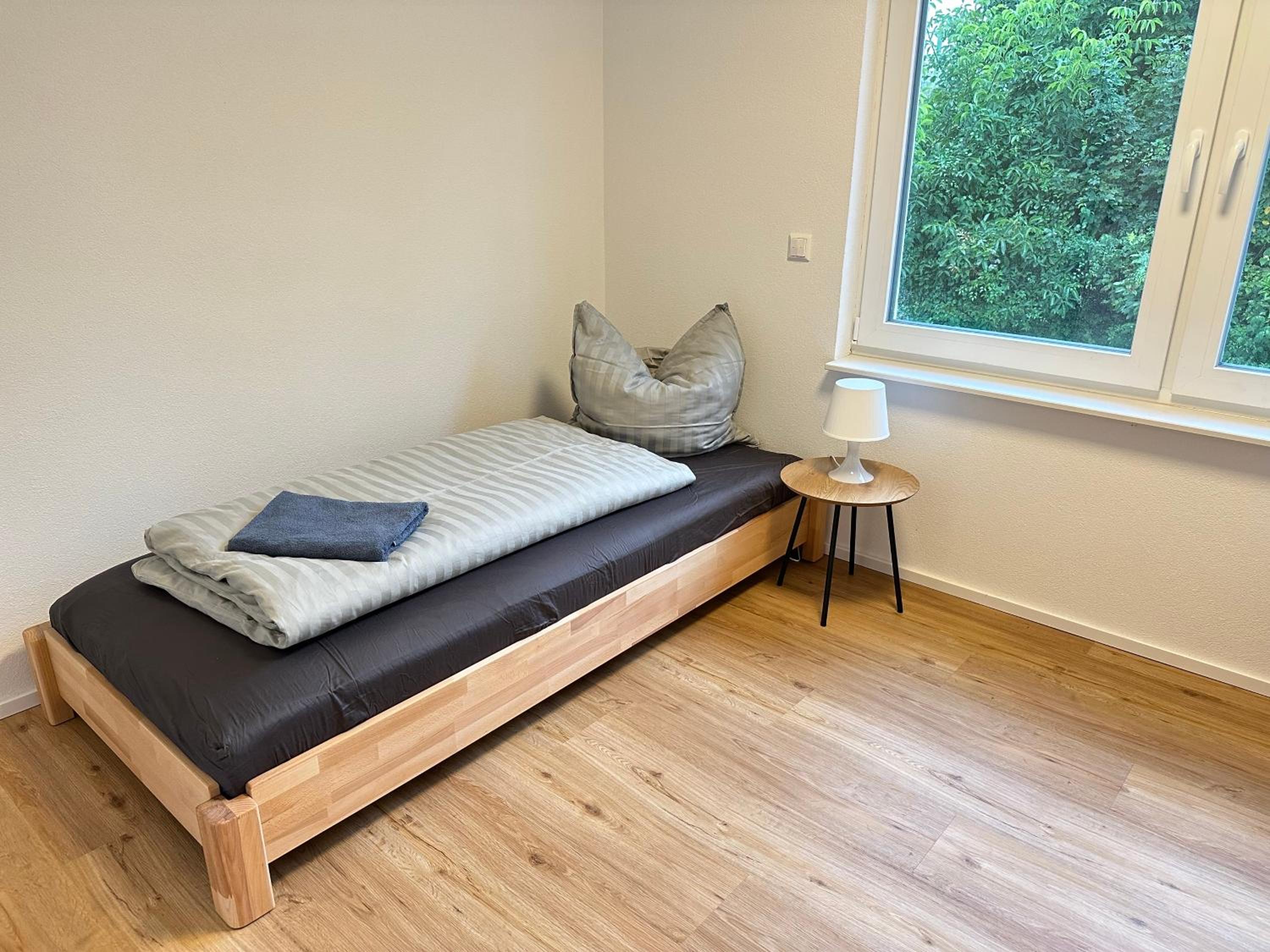 Modernes 2-Schlafzimmer Business EG Wohnung in Ehningen, IBM, Mercedes-Benz Sindelfingen, S-Bahn und A81 mit Parkplatz
