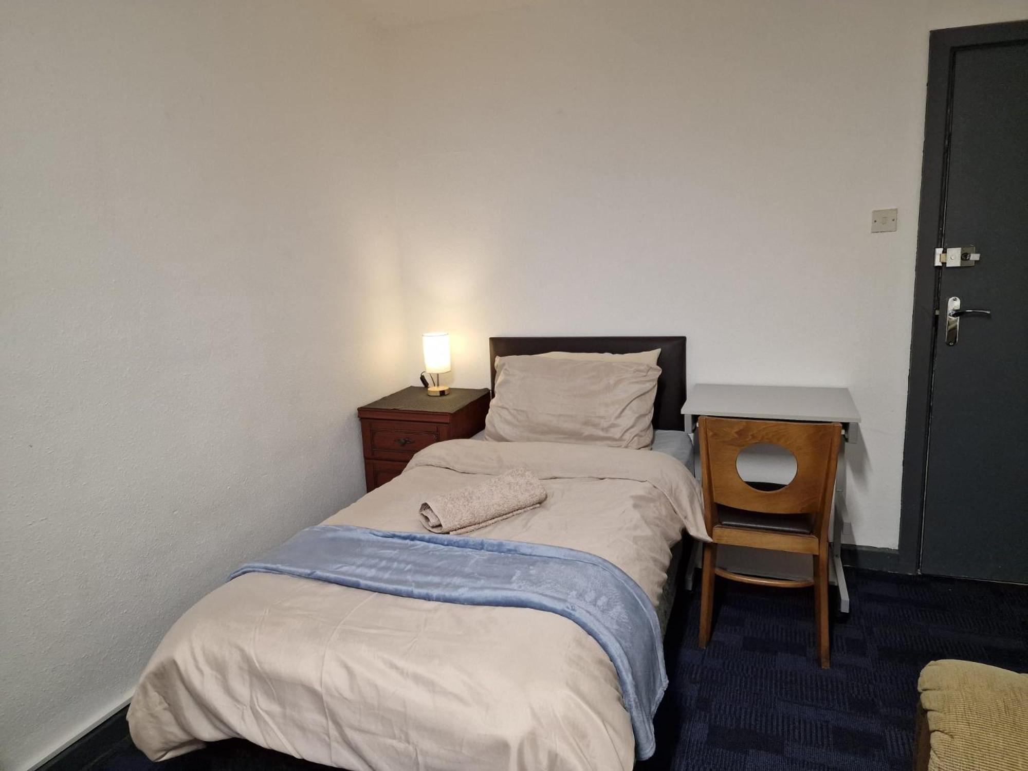 Room near East Midland Airport 5 view 2