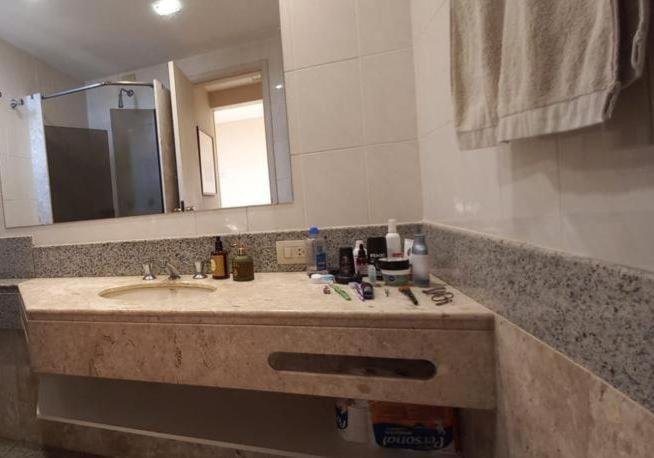 Apto-Flat privado com COZINHA, LAVANDERIA, BANHEIRO COM DUCHA e GARAGEM