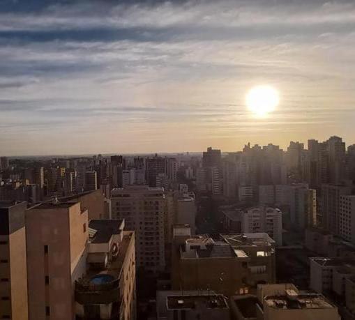 Apto-Flat privado com COZINHA, LAVANDERIA, BANHEIRO COM DUCHA e GARAGEM
