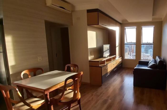 Apto-Flat privado com COZINHA, LAVANDERIA, BANHEIRO COM DUCHA e GARAGEM