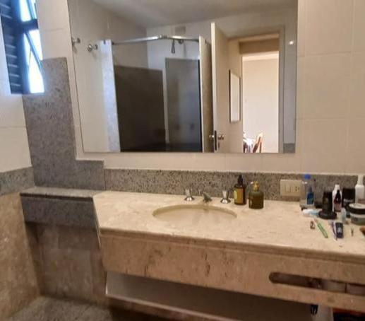 Apto-Flat privado com COZINHA, LAVANDERIA, BANHEIRO COM DUCHA e GARAGEM
