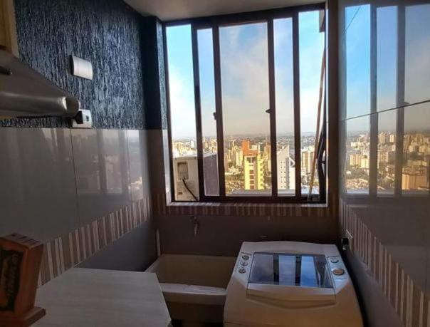 Apto-Flat privado com COZINHA, LAVANDERIA, BANHEIRO COM DUCHA e GARAGEM