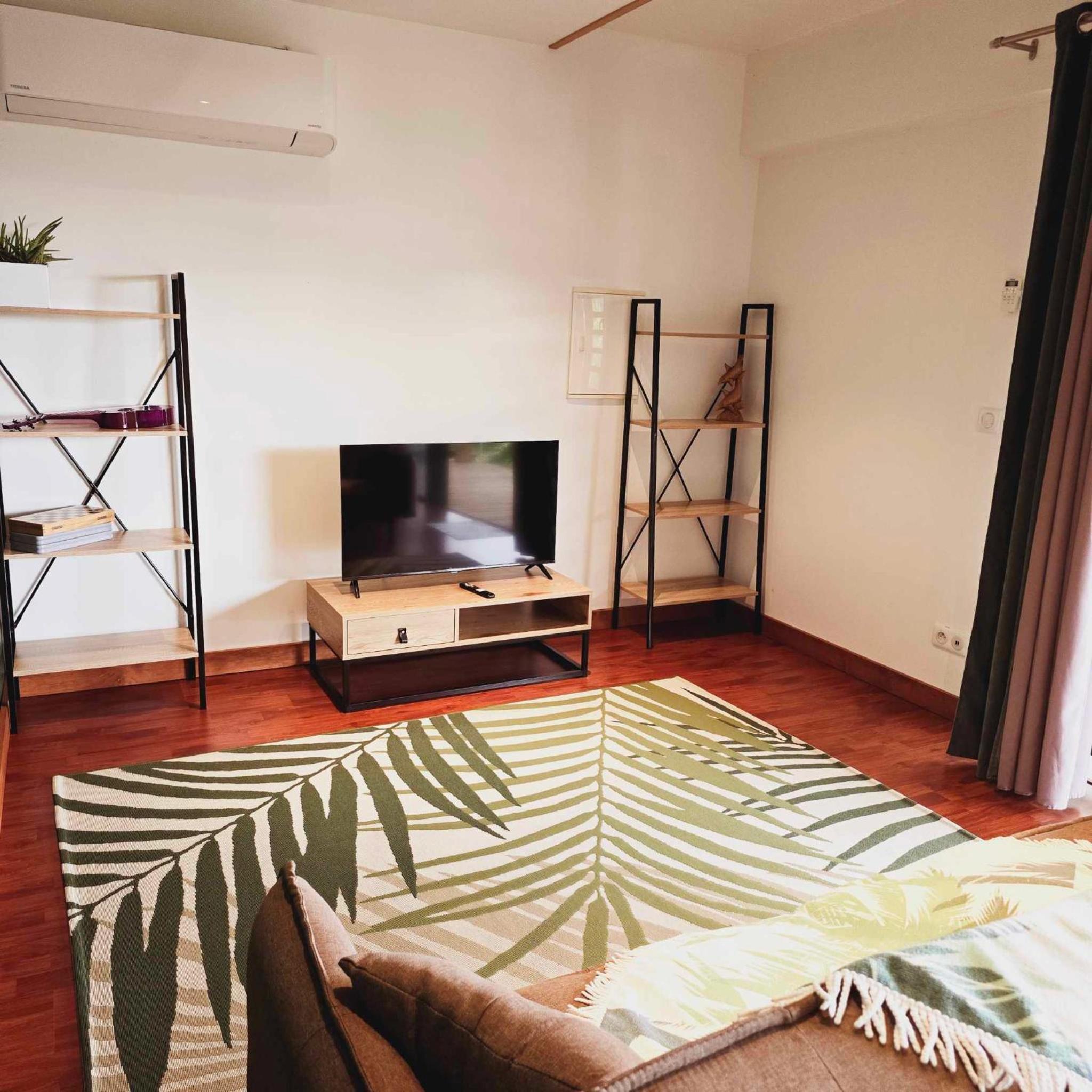 Fare Toahana, accueillant logement chez l'habitant avec belle vue view 4