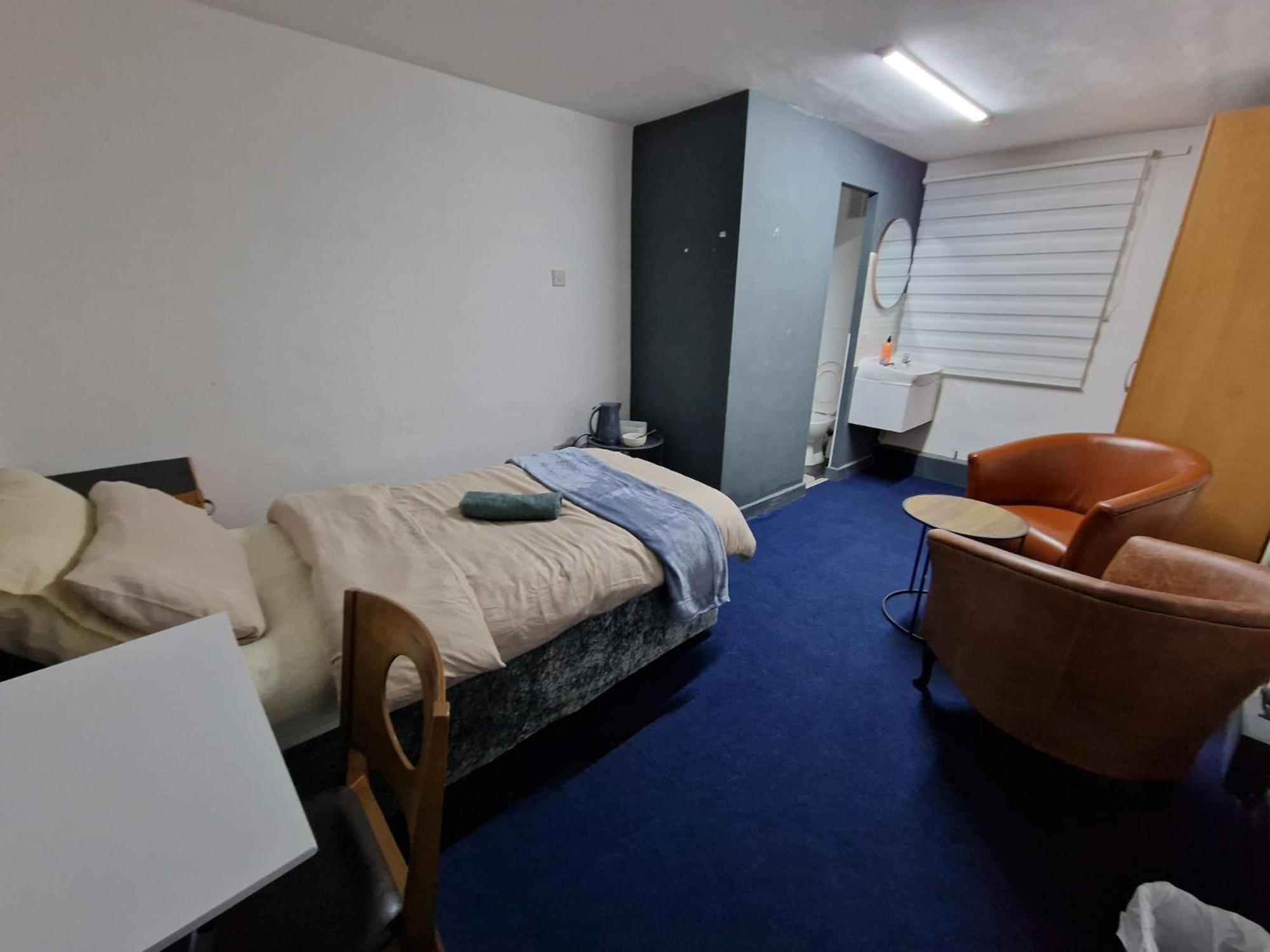 Room near East Midland Airport 6 view 3