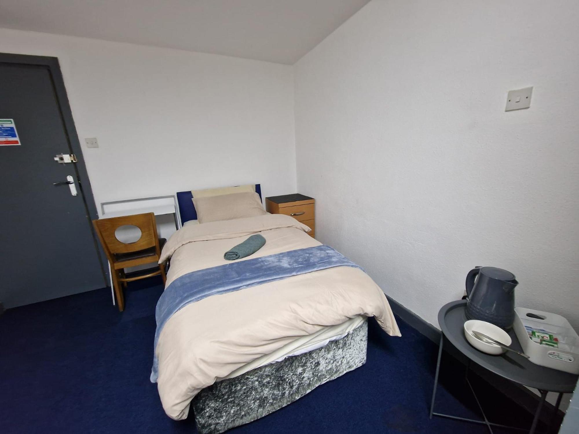 Room near East Midland Airport 6 view 2