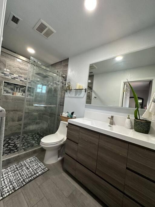 Hayward Vacations - Hayward Home - Property Image 33