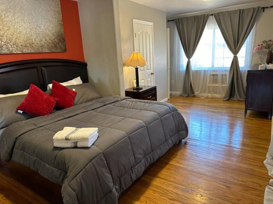 Hayward Vacations - Hayward Home - Property Image 10