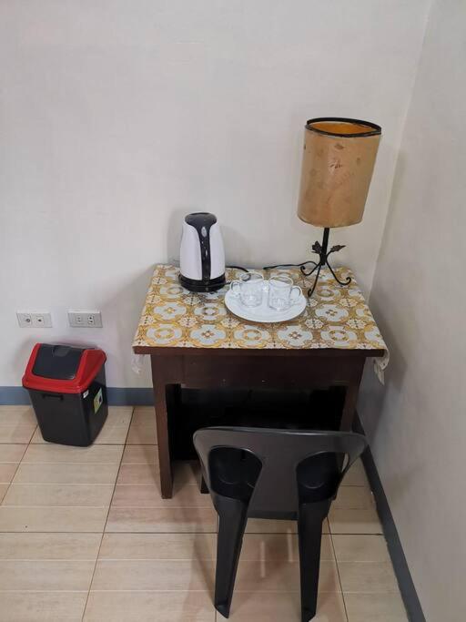 Queen room only near sm mall Fast Wifi view 2
