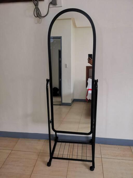 Queen room only near sm mall Fast Wifi view 3
